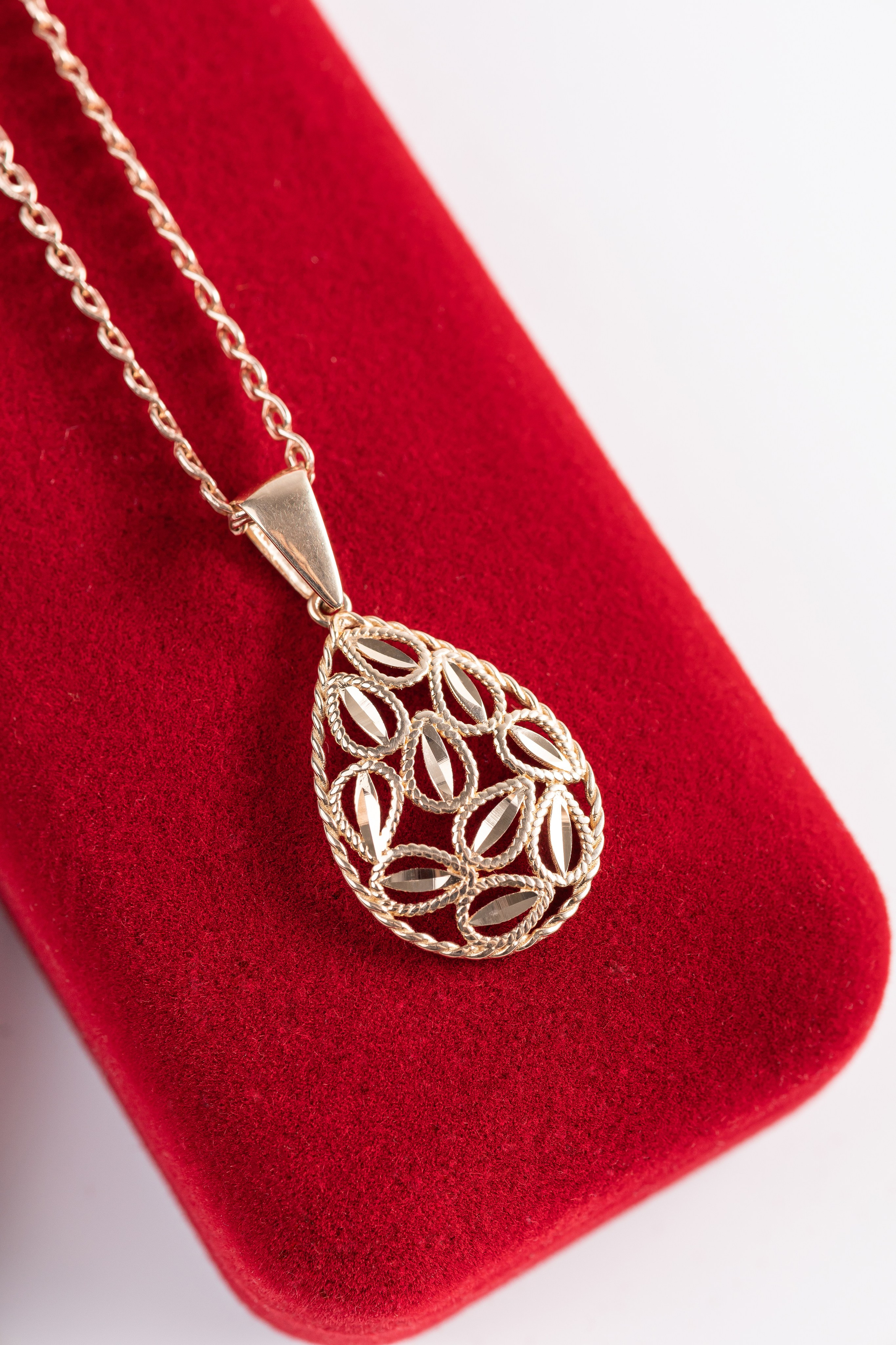 Рекламная съемка ювелирных изделий. Рекламный фуд фотограф и видеограф в Астане Алина Лысенко