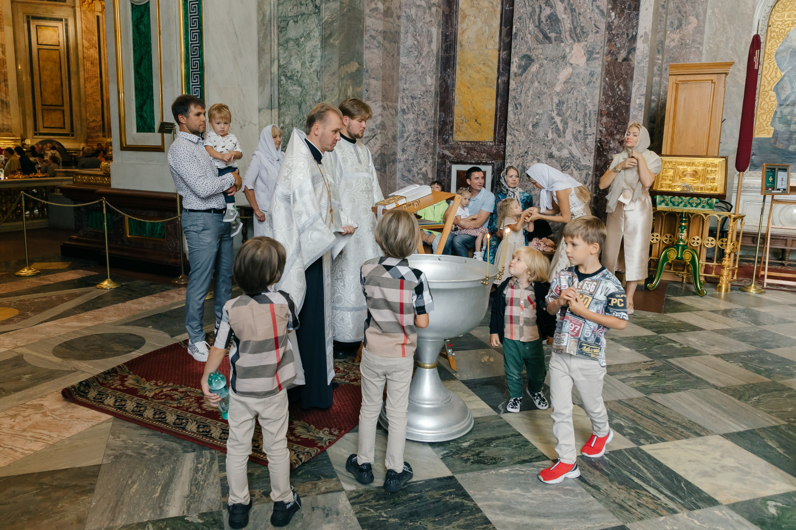Крещение ребенка в Исаакиевском соборе СПб, крещение в церкви цена, крещение ребенка цена в спб невский район, можно крестить в исаакий, крещение в исаакиевском соборе санкт-петербурга 2023, как и где покрестить ребенка в спб, как записаться на крестины ребенка в исаакиевском соборе, фотограф на