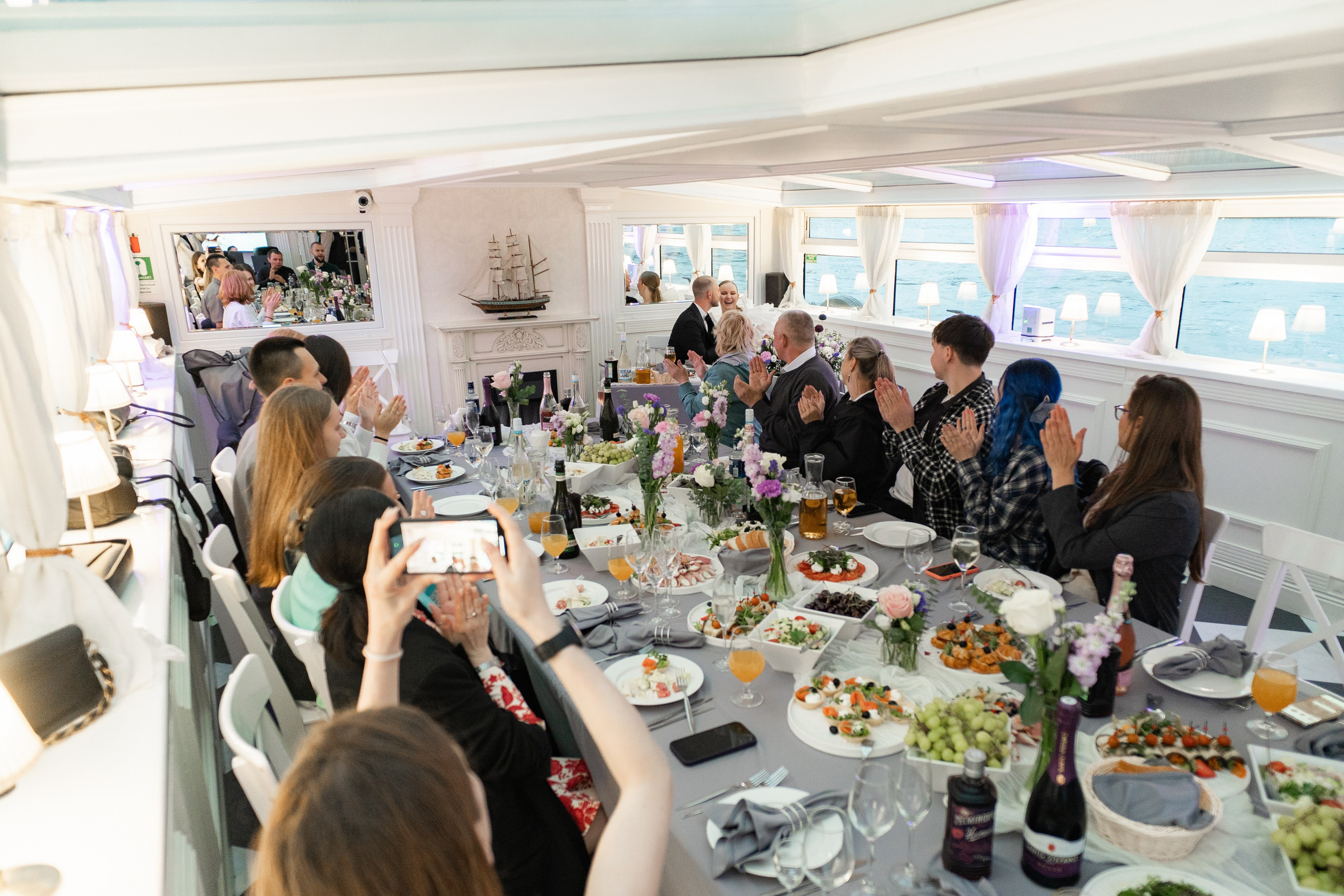 Красивые места для свадебной фотосессии летом в Санкт-Петербурге. Свадебный фотограф Александр Невский в Санкт-Петербурге