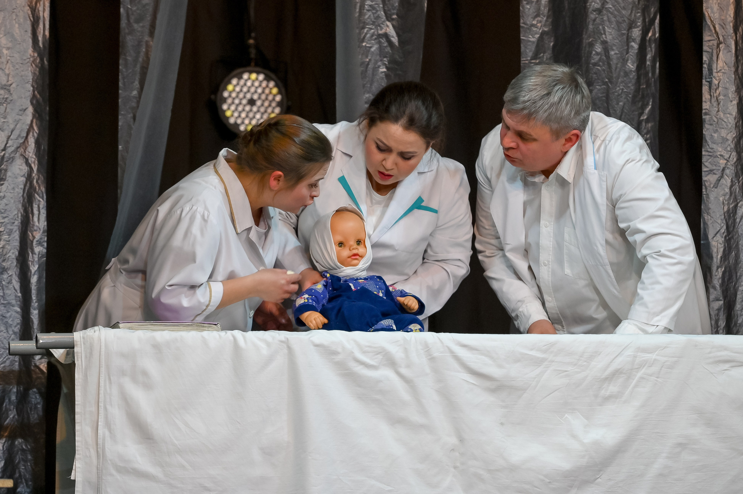 «Записки юного врача» в Театре Артиста 01.03.2024. Репортажный профессиональный фотограф-любитель