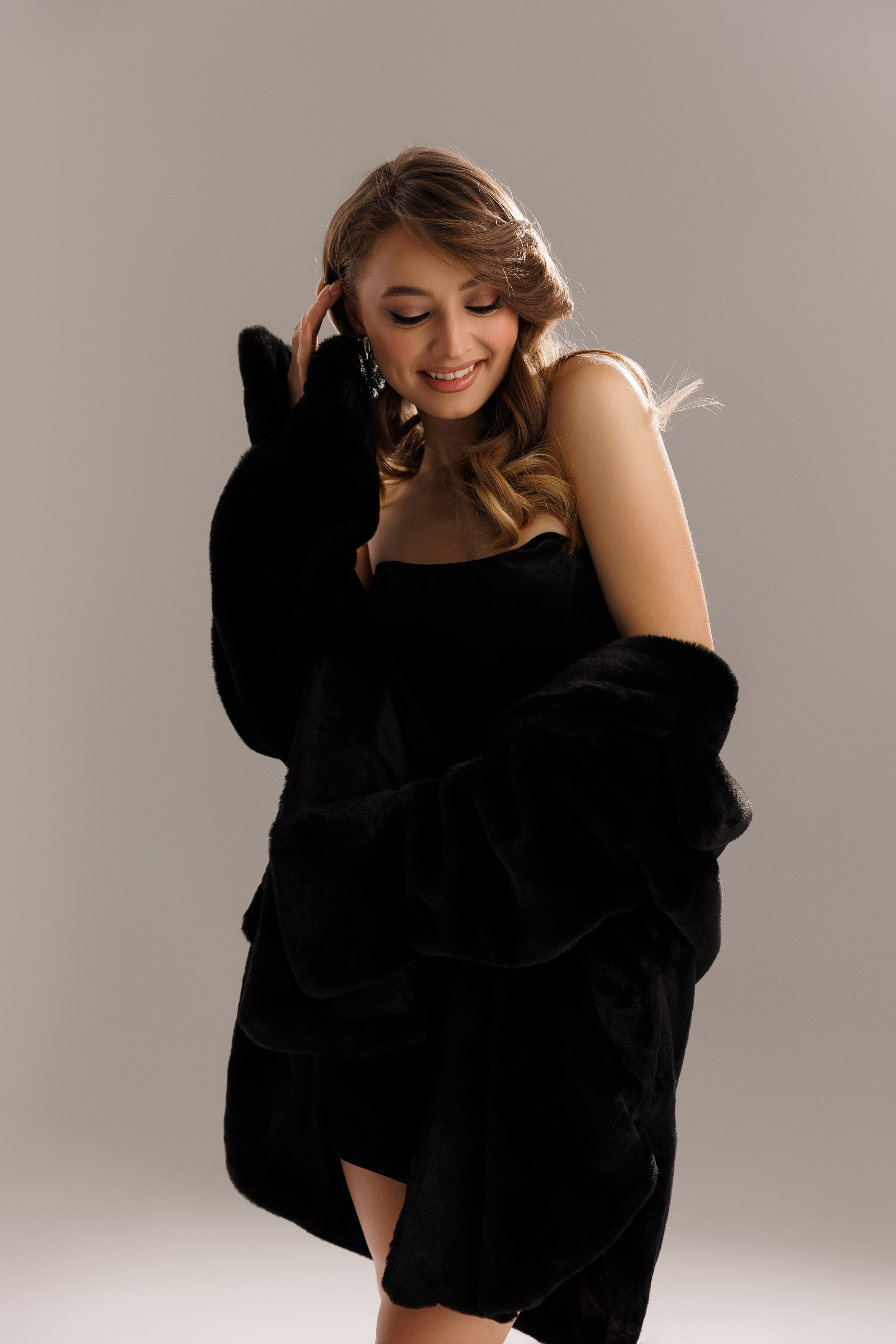 Шуба чёрного цвета , оверсайз