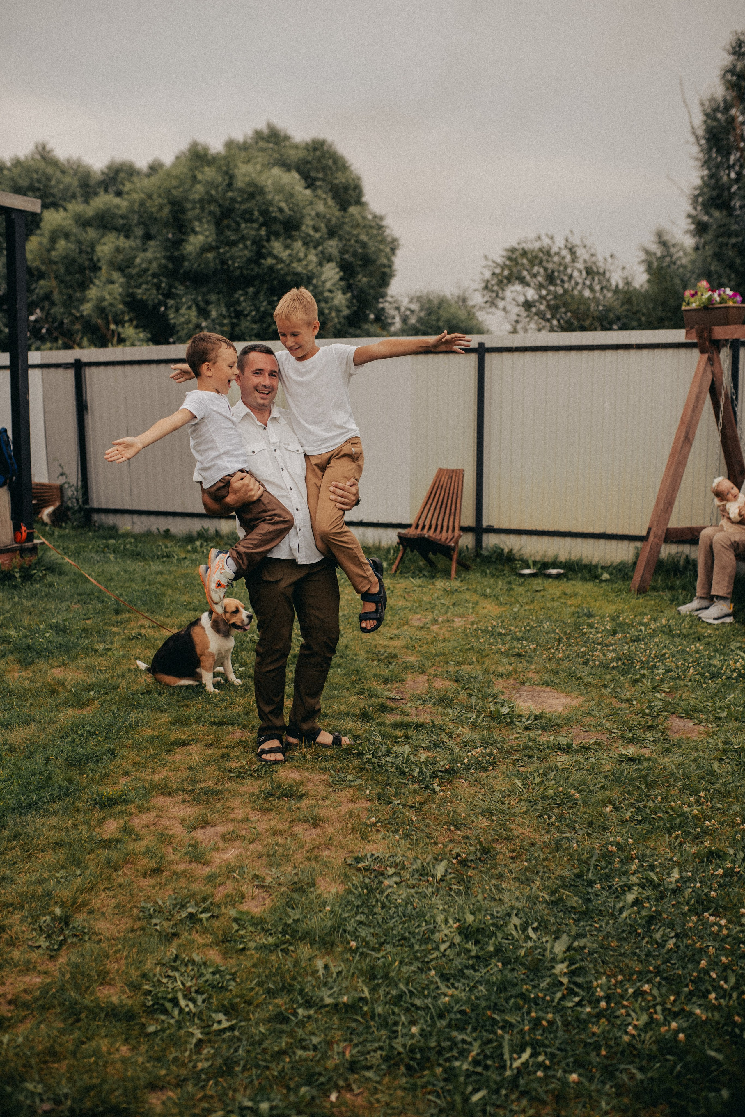 Во дворе нашего дома. Свадебный фотограф Новосибирск