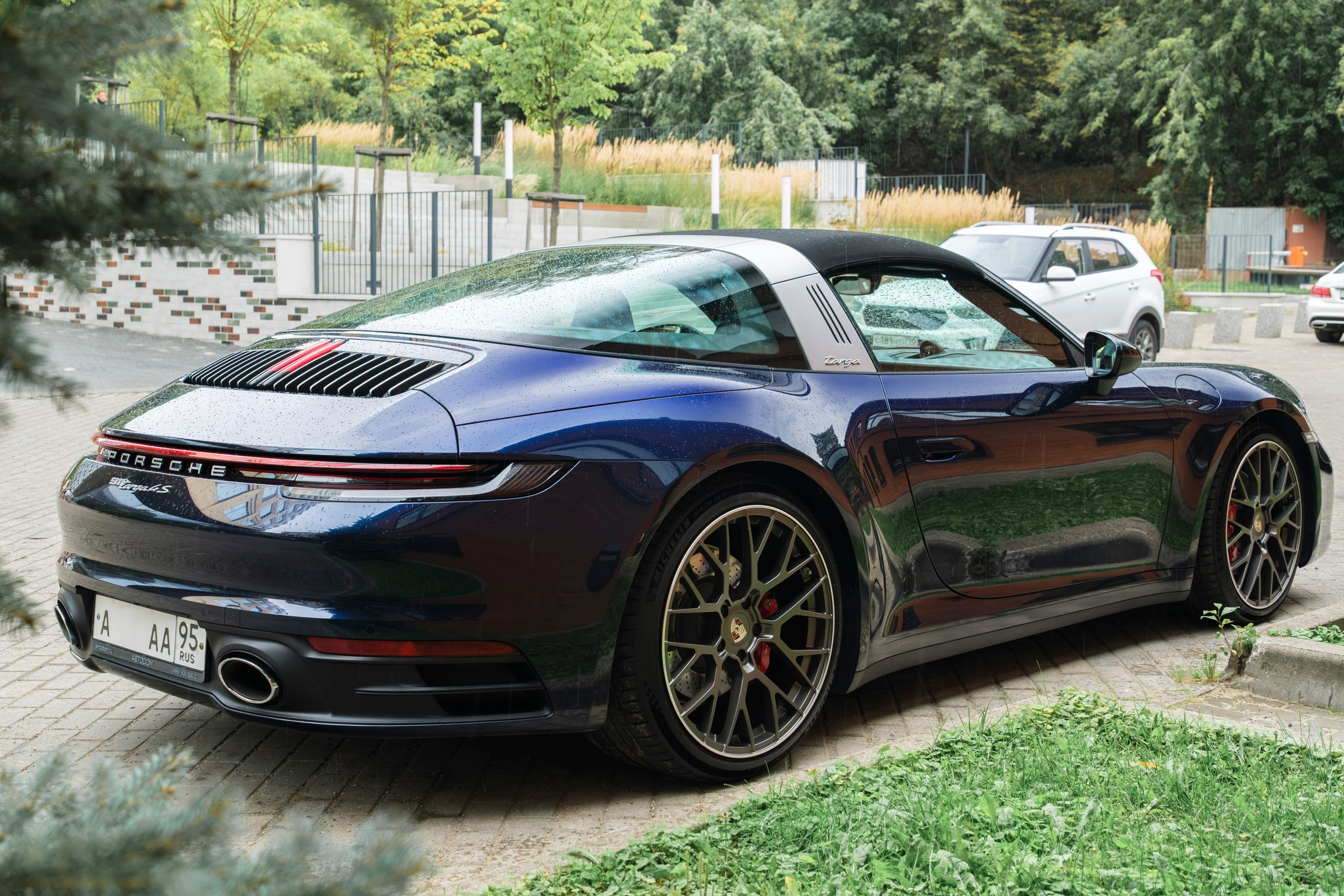 Съёмка автомобилей Porsche 911 Targa 4S и Panamera GTS. Фотограф на мероприятие в Москве — Павел Соколов