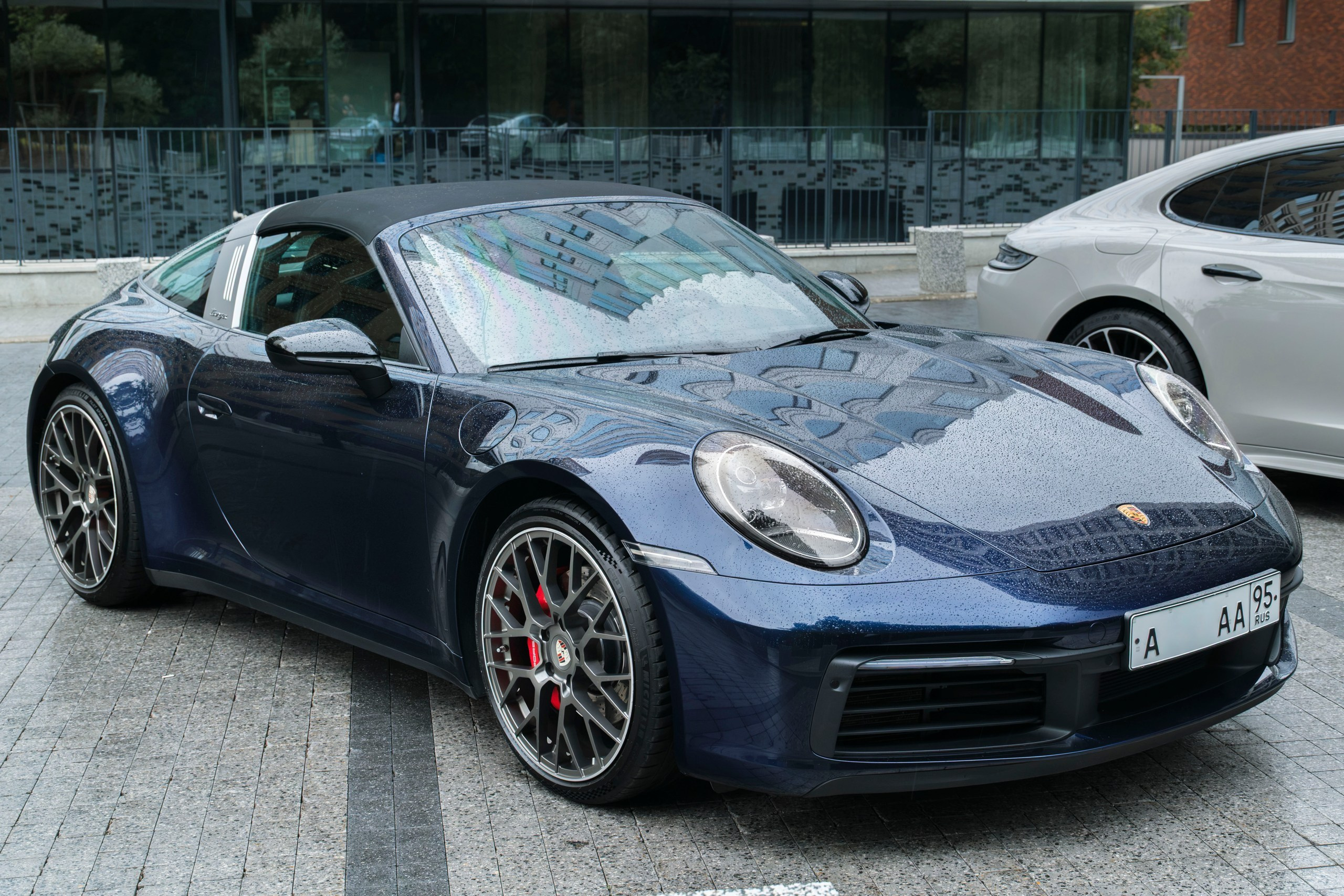 Съёмка автомобилей Porsche 911 Targa 4S и Panamera GTS. Фотограф на мероприятие в Москве — Павел Соколов