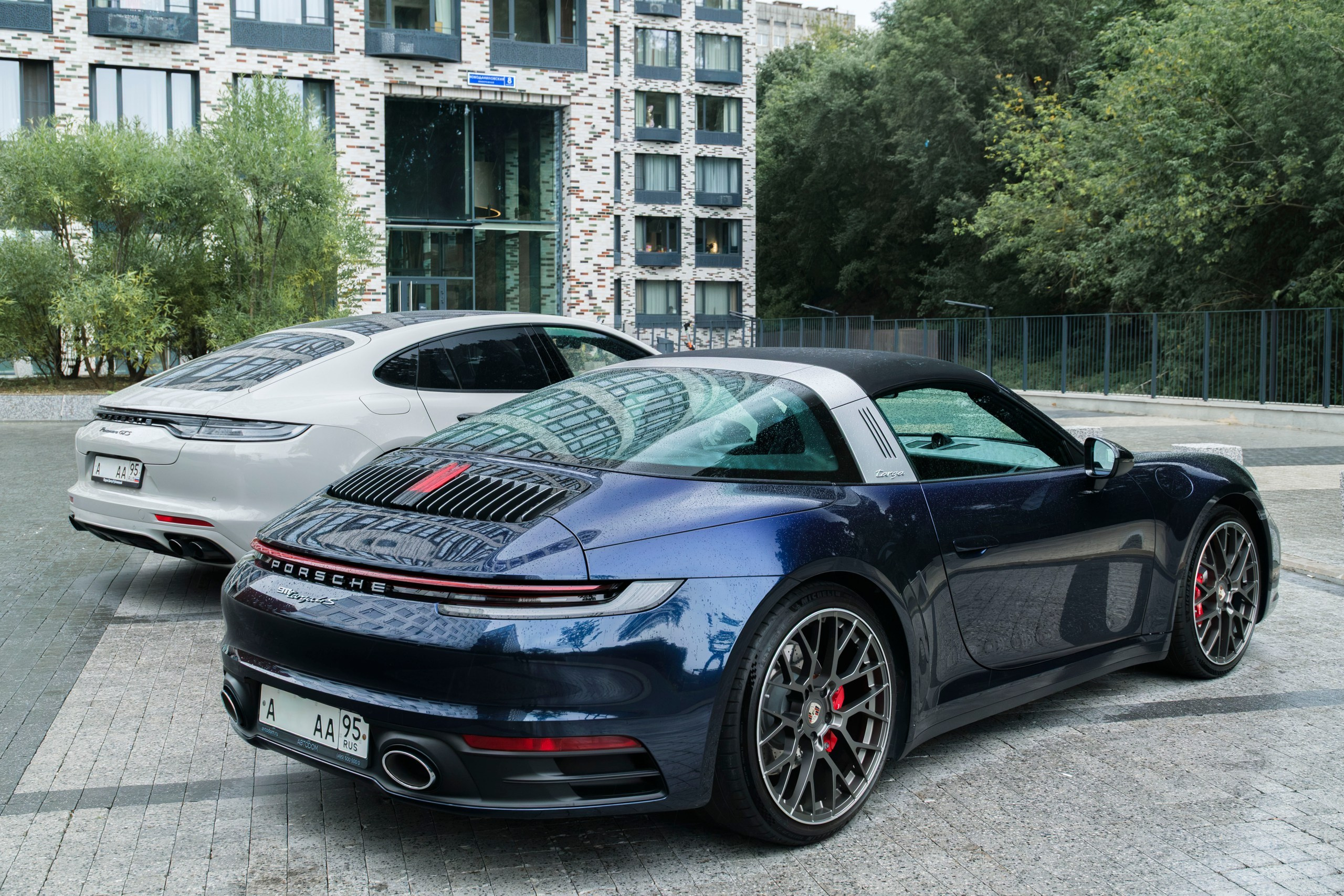 Съёмка автомобилей Porsche 911 Targa 4S и Panamera GTS. Фотограф на мероприятие в Москве — Павел Соколов