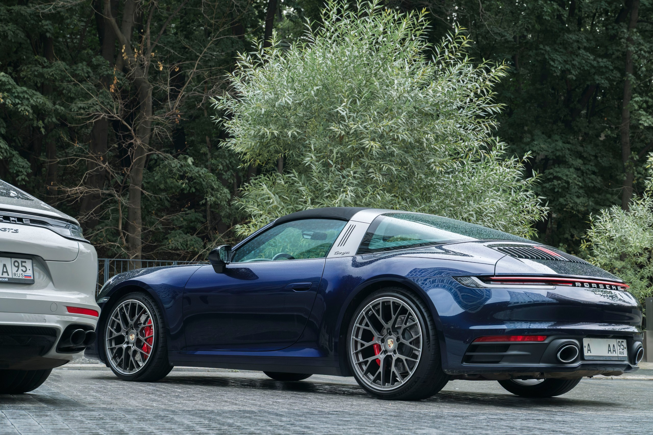 Съёмка автомобилей Porsche 911 Targa 4S и Panamera GTS. Фотограф на мероприятие в Москве — Павел Соколов