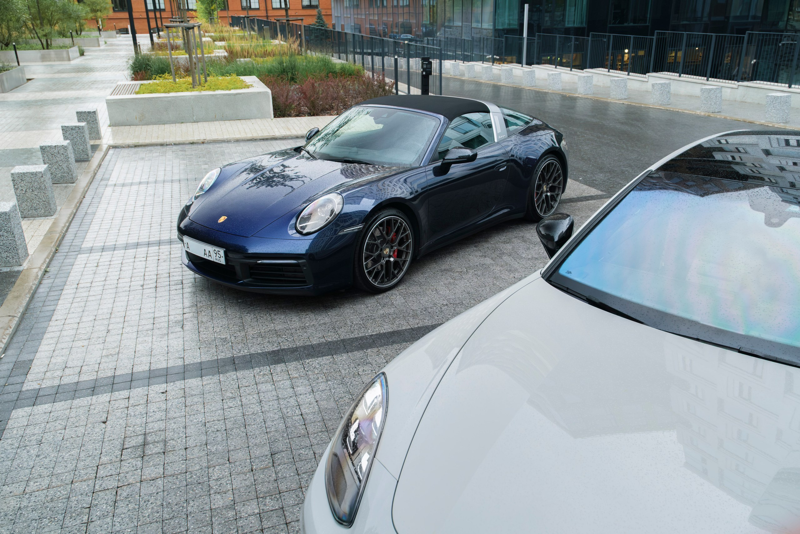 Съёмка автомобилей Porsche 911 Targa 4S и Panamera GTS. Фотограф на мероприятие в Москве — Павел Соколов