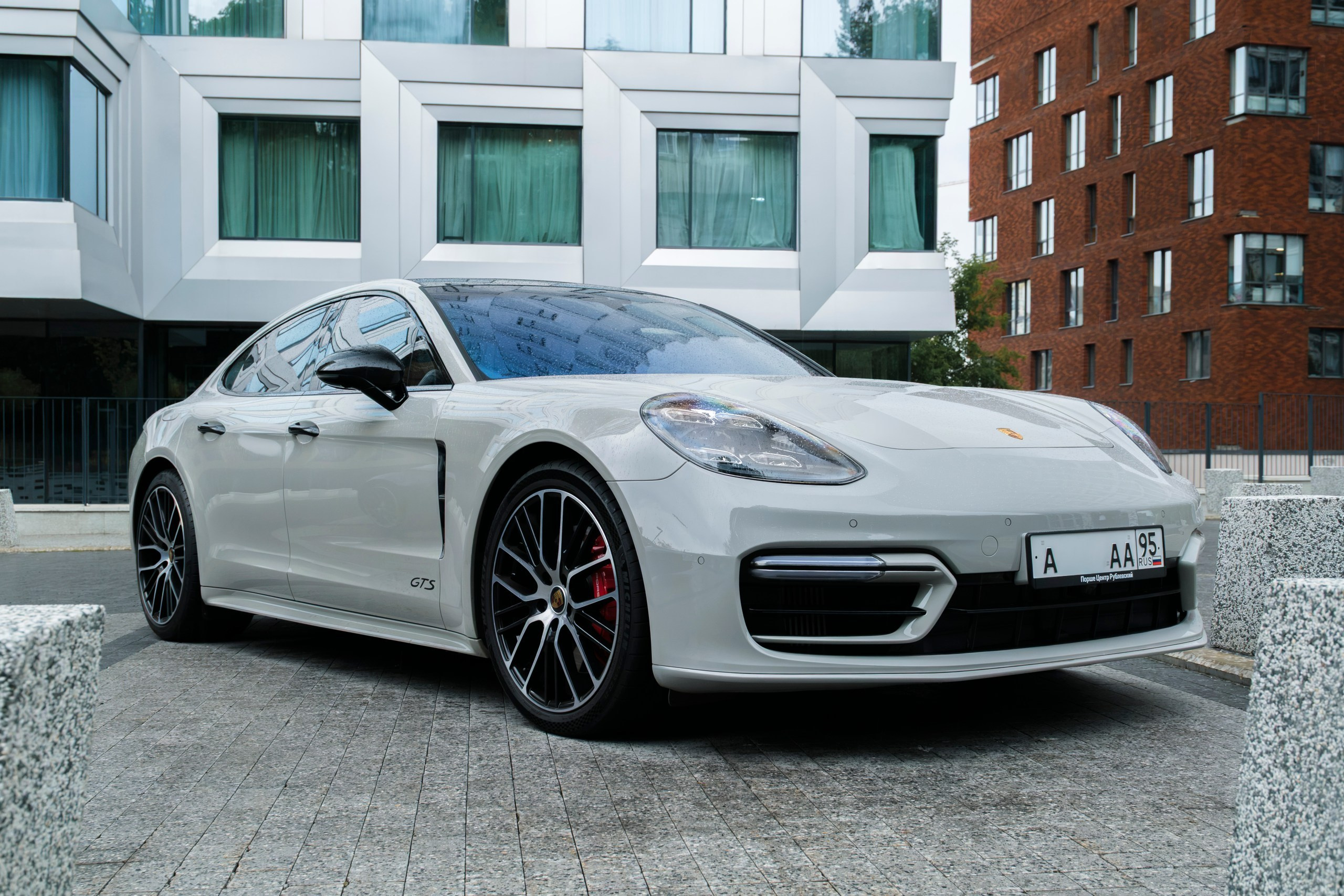 Съёмка автомобилей Porsche 911 Targa 4S и Panamera GTS. Фотограф на мероприятие в Москве — Павел Соколов