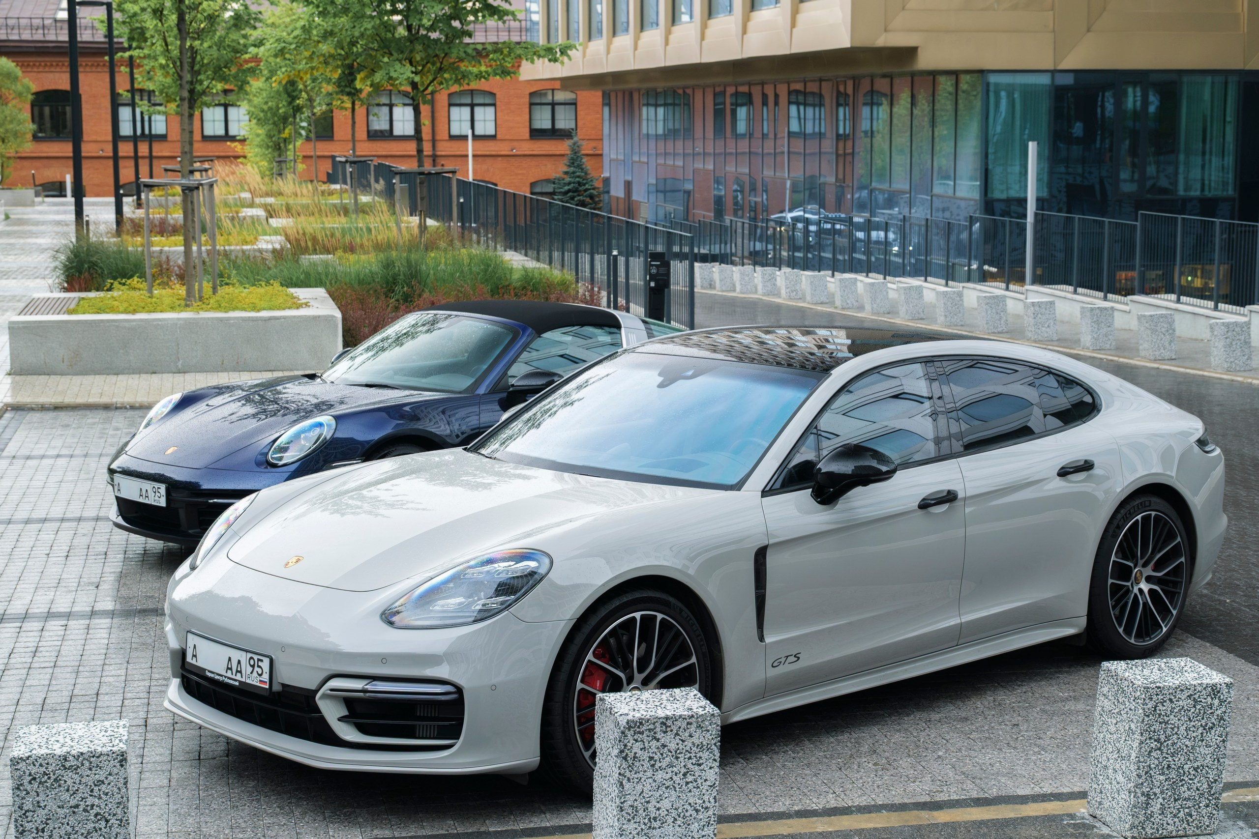 Съёмка автомобилей Porsche 911 Targa 4S и Panamera GTS. Фотограф на мероприятие в Москве — Павел Соколов