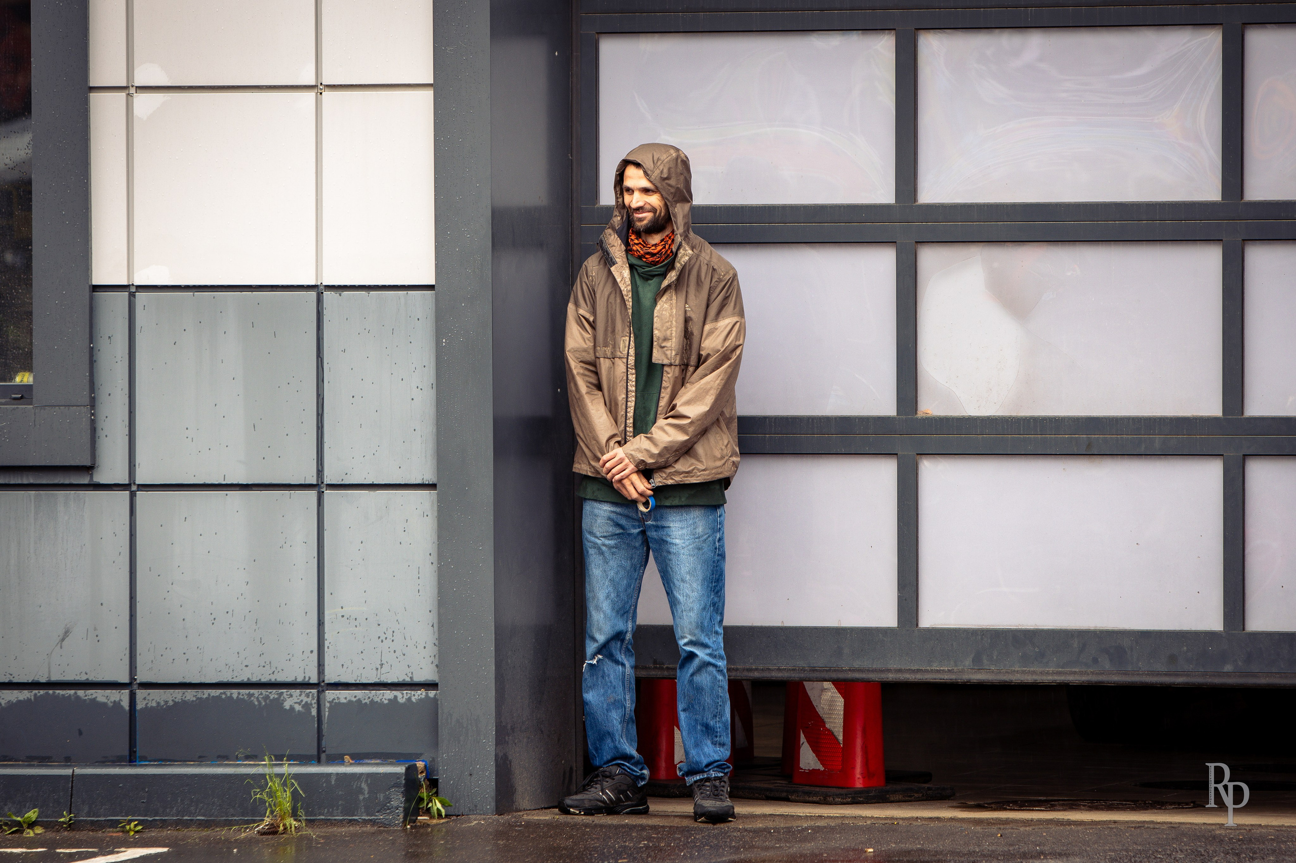 SHOWDOWN. Rusty Photographer