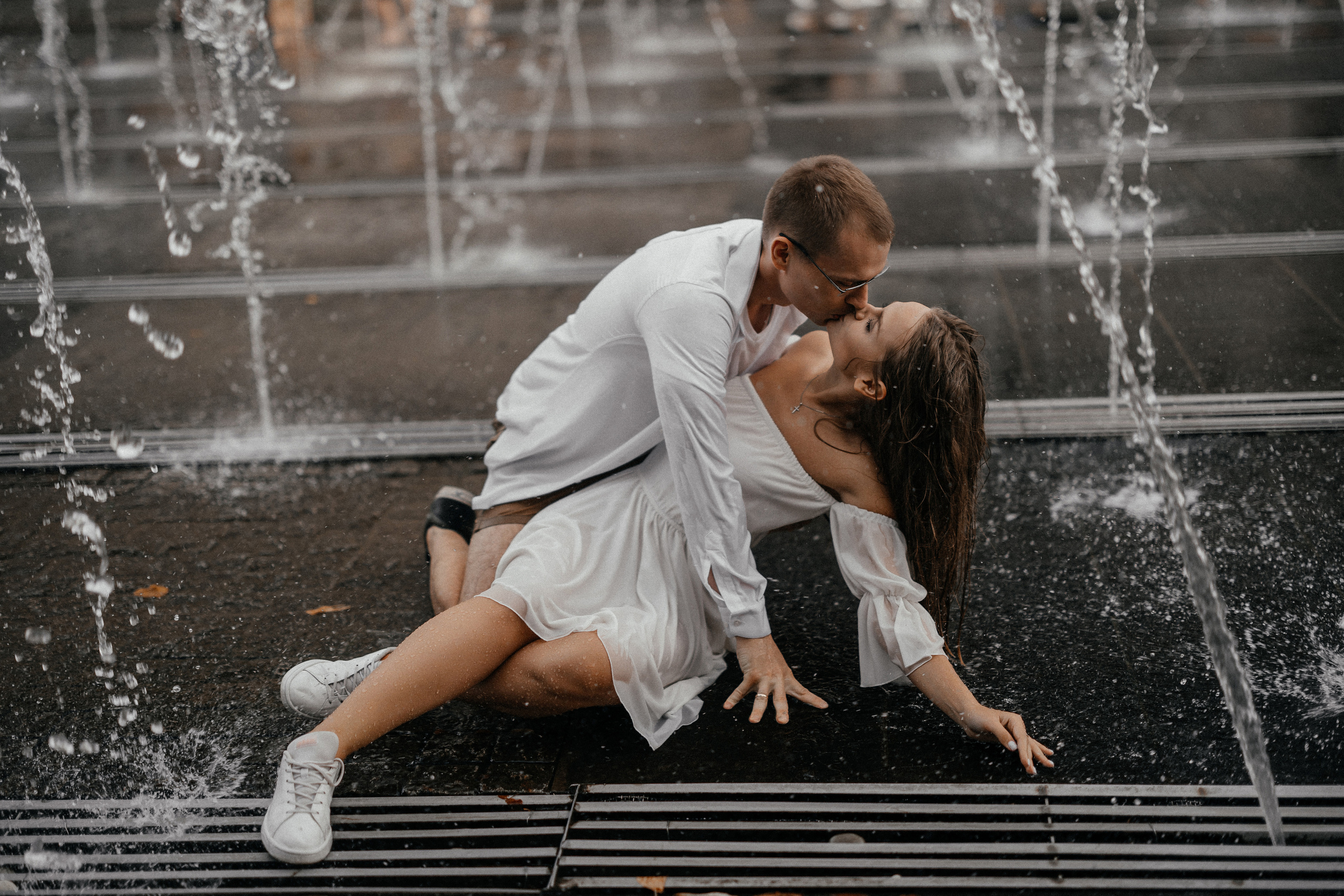 Лав стори в фонтане ♥. Свадебный фотограф в Москве