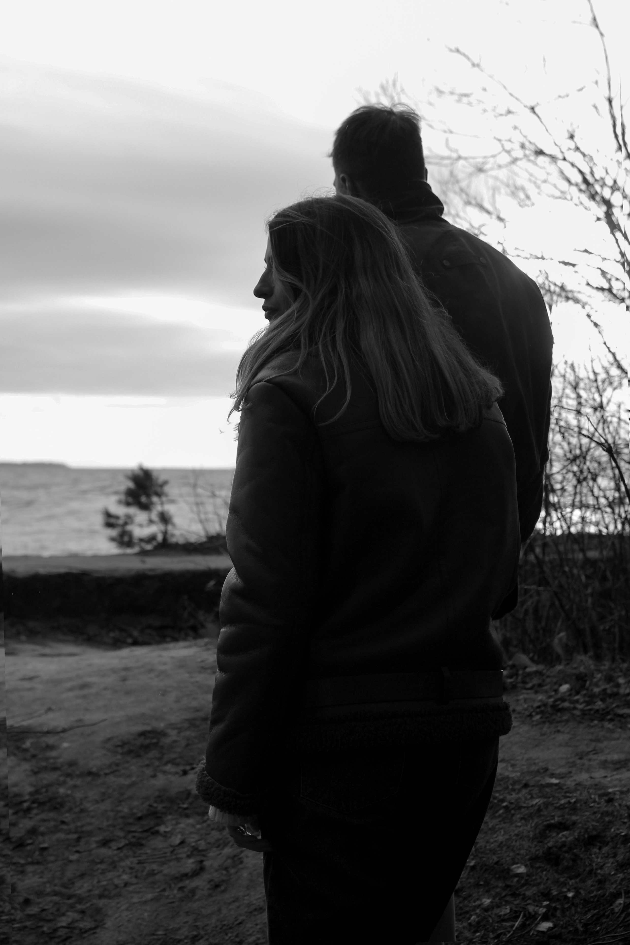 черно-белая фотосессия на природе