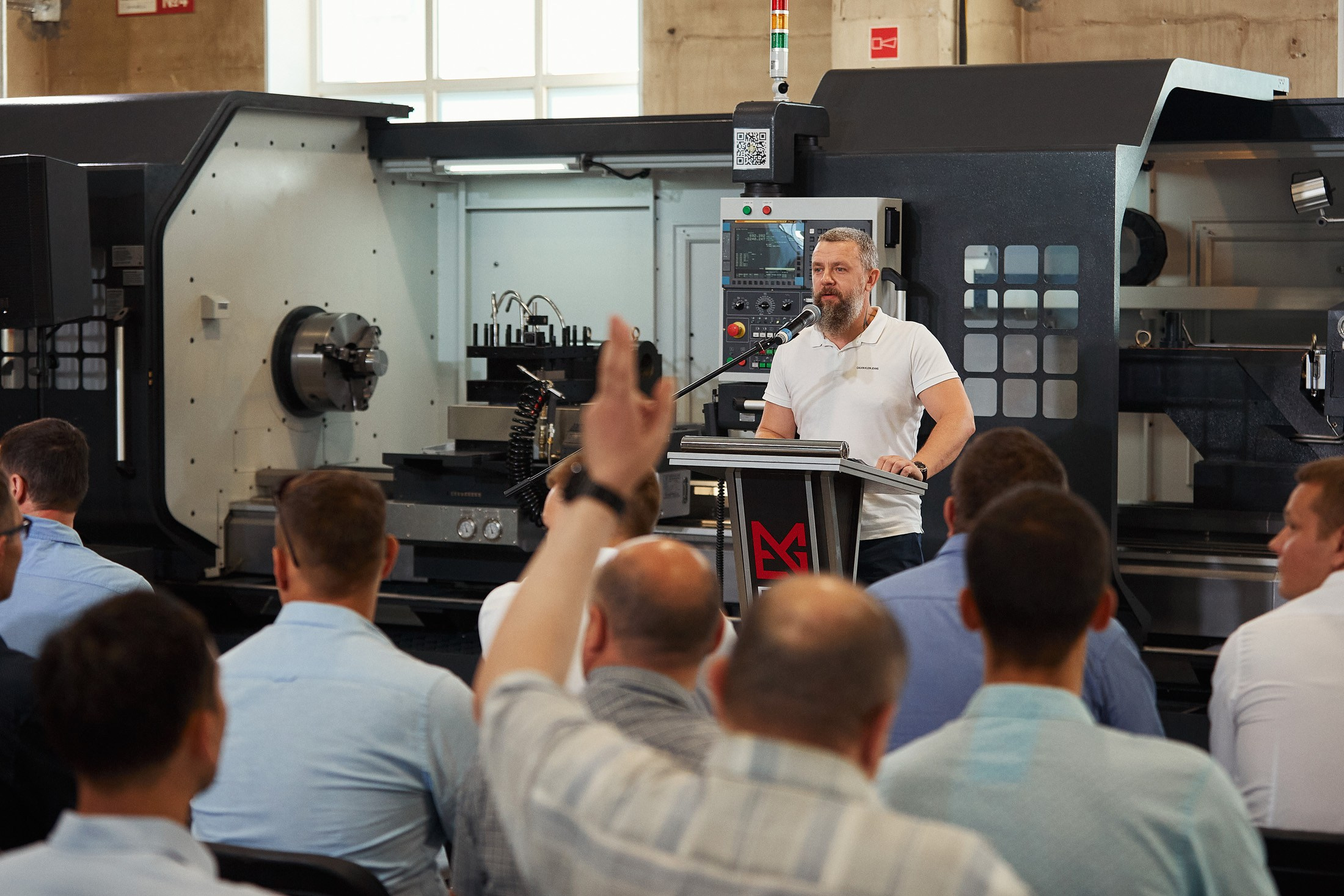 EMG / Международный форум / Презентация нового высокоточного станка. Антон Артюшин, портретный фотограф. Москва