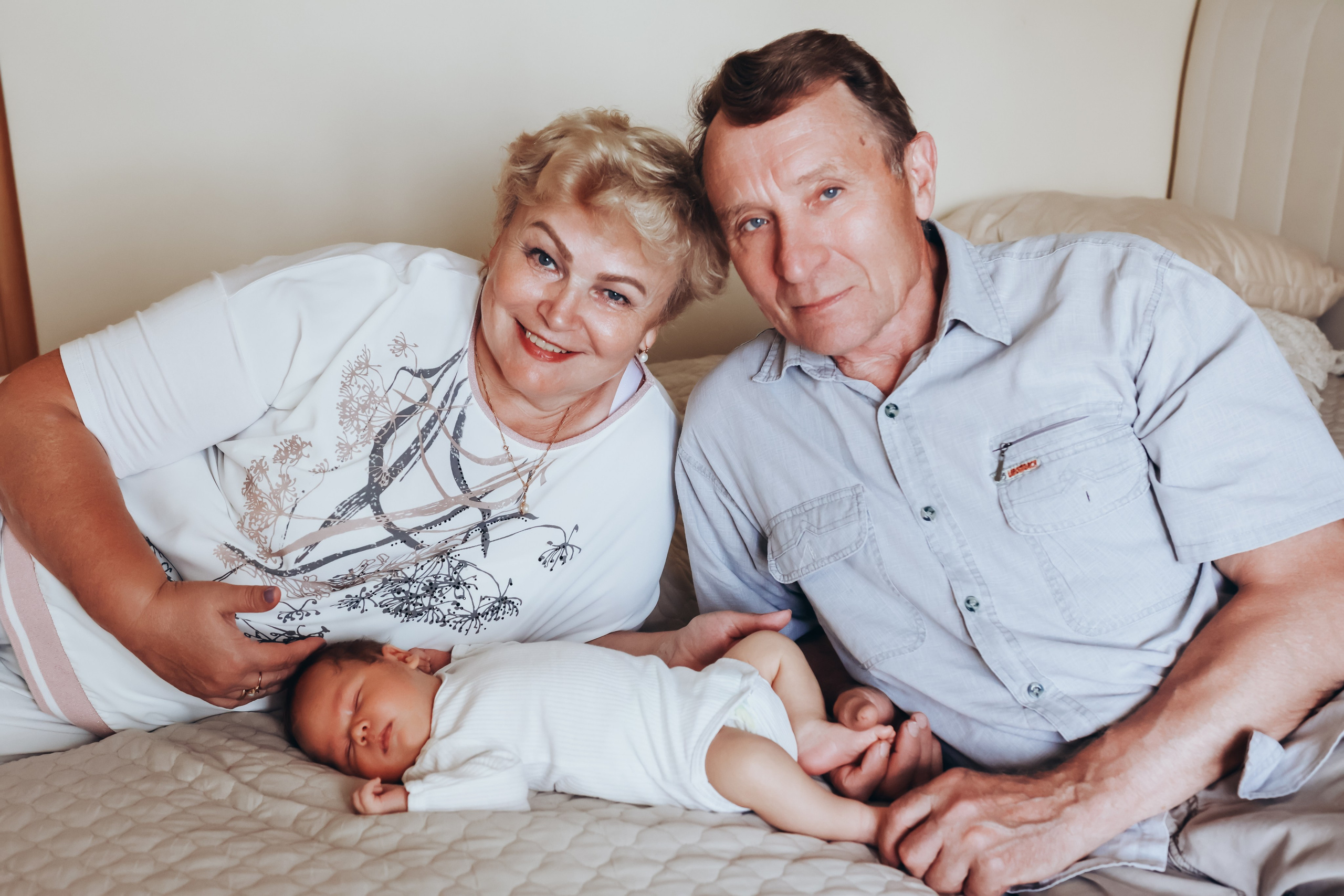 Домашняя семейная фотосессия с новорожденным. Фотограф в Екатеринбурге Пойгина Елена