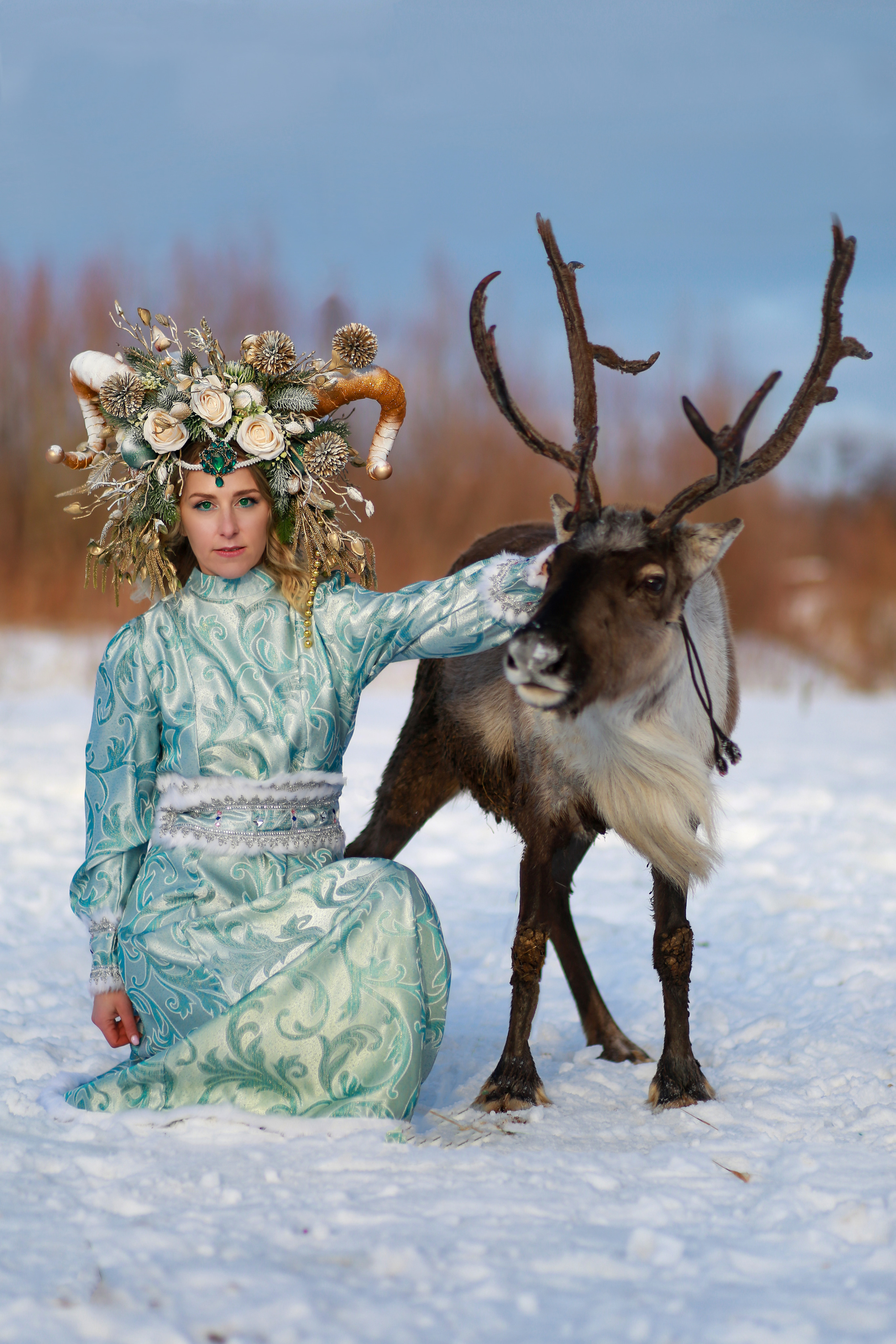 Зимняя Костюмированная фотосессия с Оленем и лошадками. Фотограф 📸 семейный, предметный, репортажный