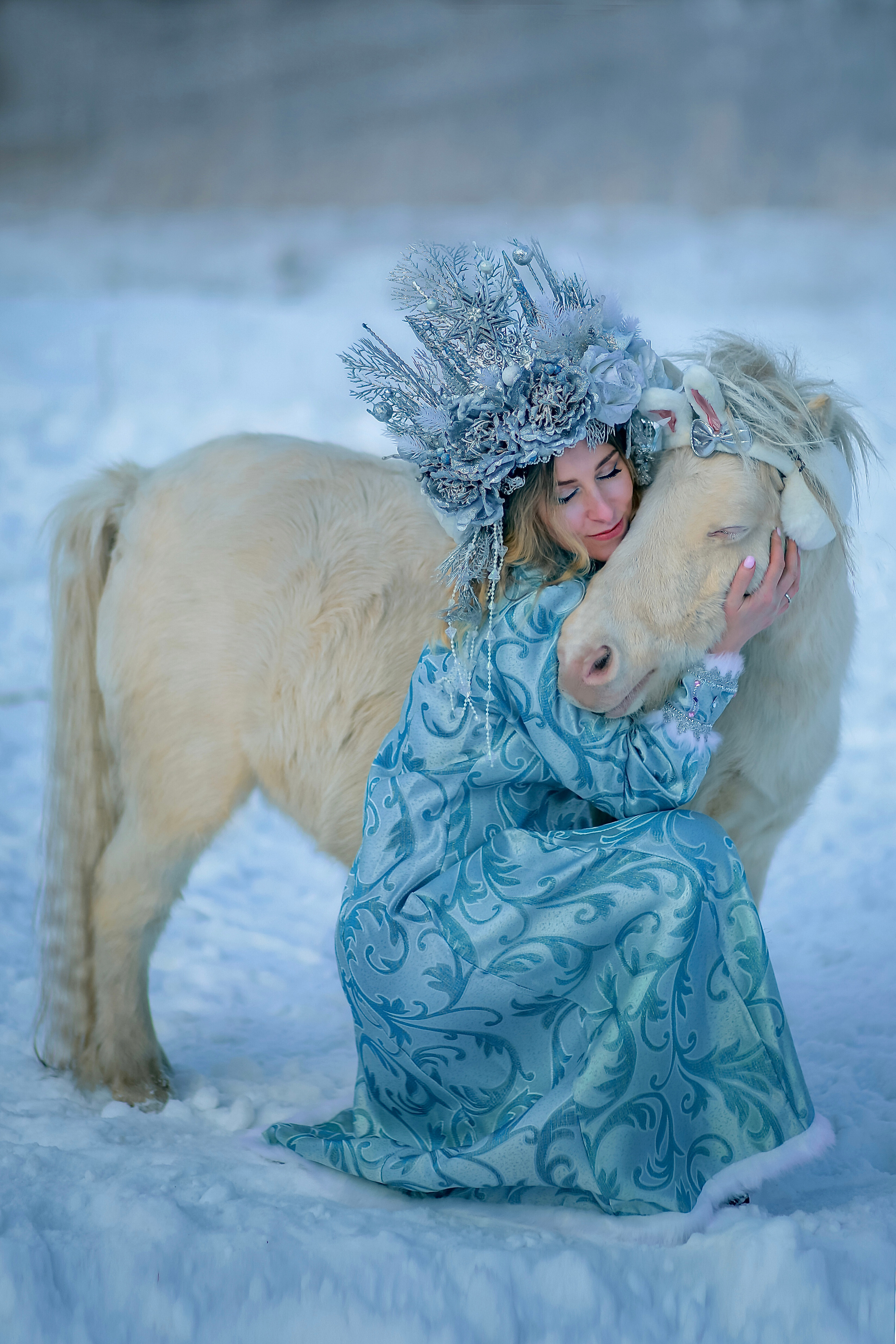 Зимняя Костюмированная фотосессия с Оленем и лошадками. Фотограф 📸 семейный, предметный, репортажный