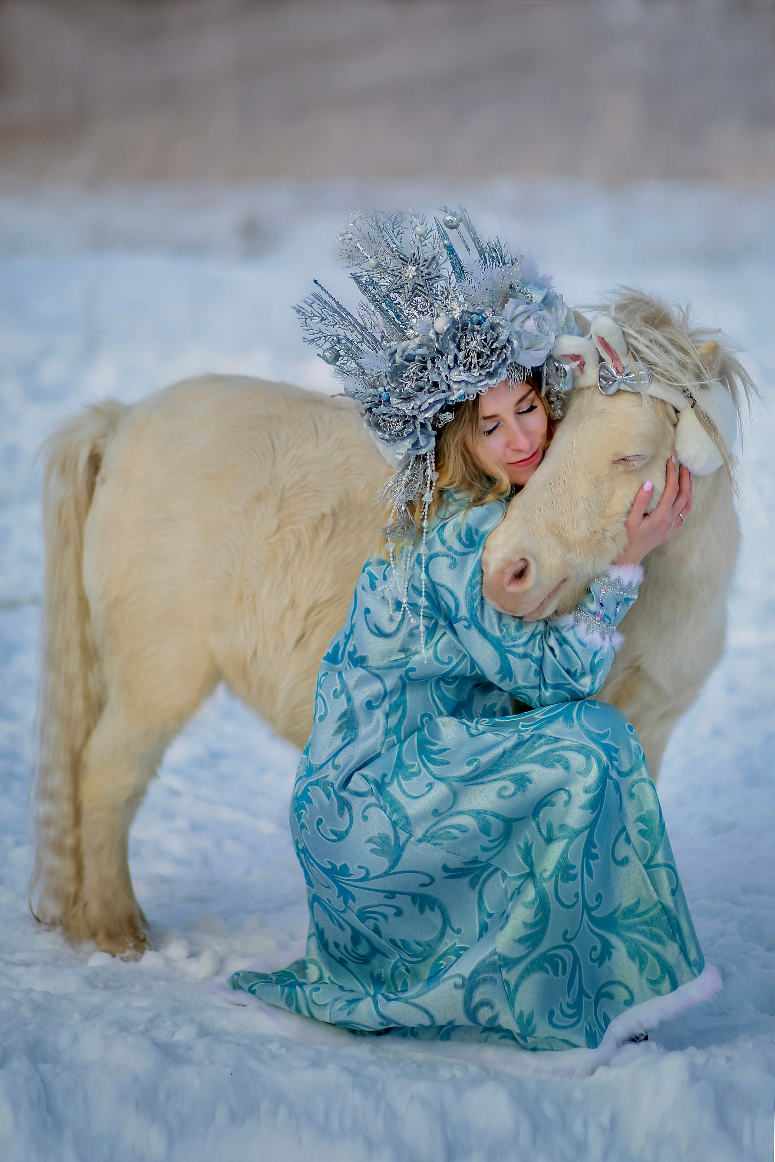 Зимняя Костюмированная фотосессия с Оленем и лошадками. Фотограф 📸 семейный, предметный, репортажный