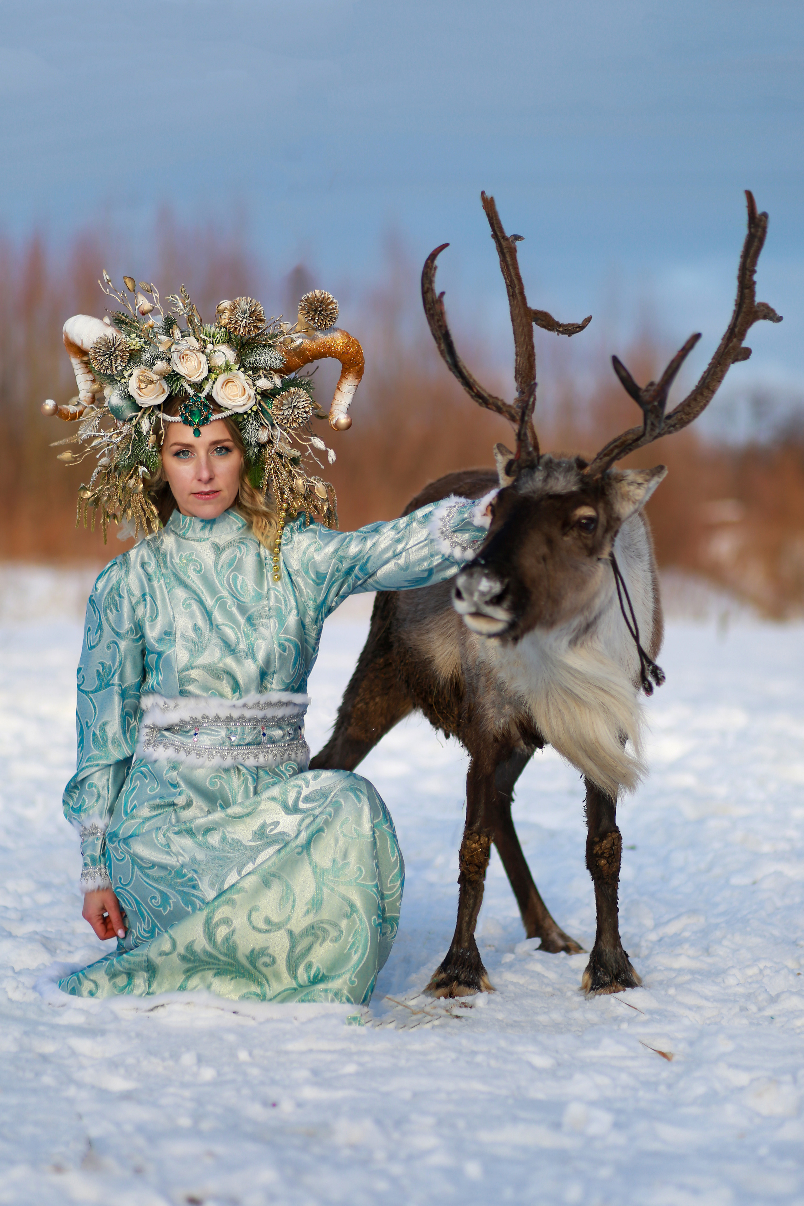 Зимняя Костюмированная фотосессия с Оленем и лошадками. Фотограф 📸 семейный, предметный, репортажный