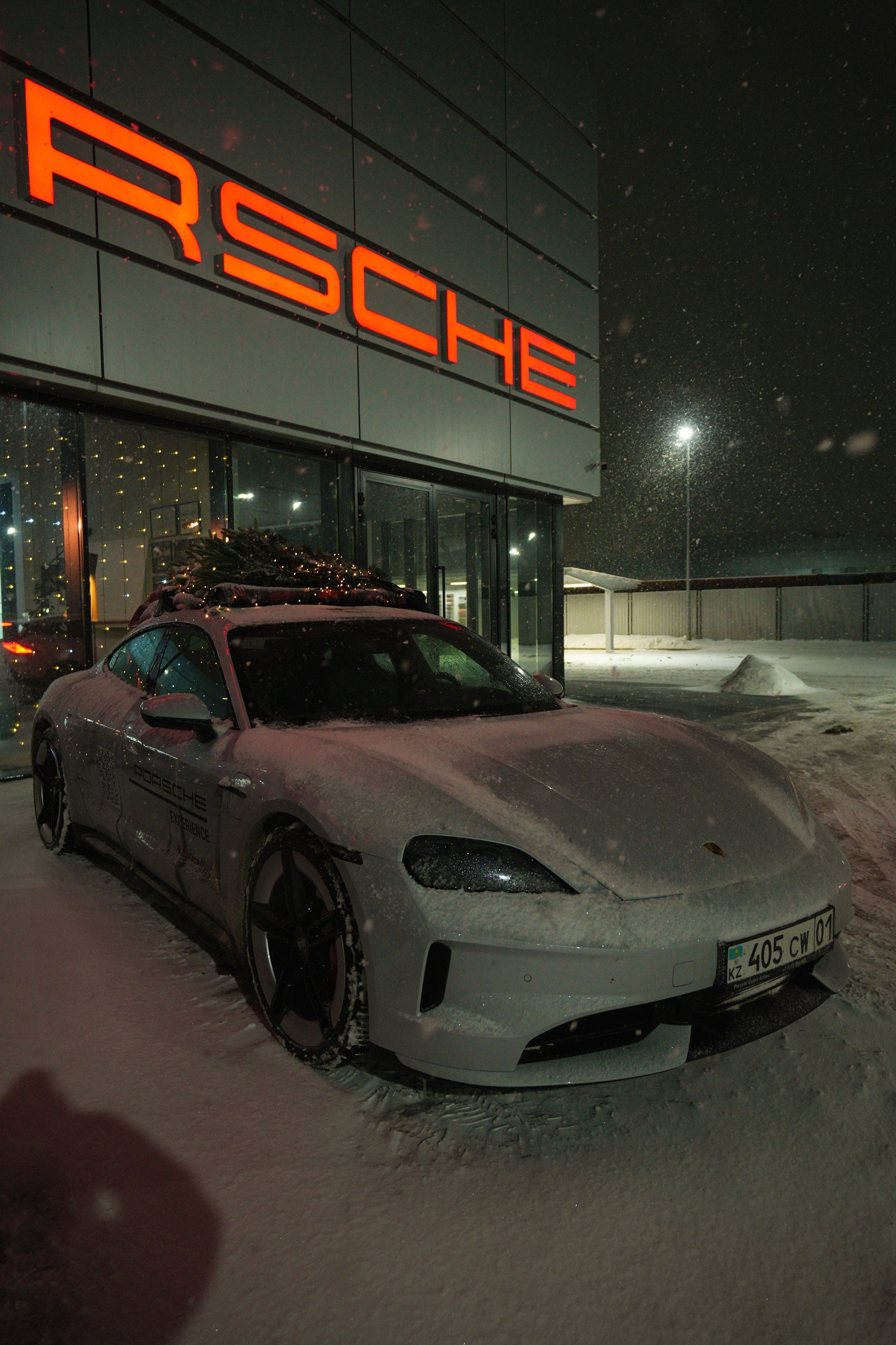 «Night in Salon» Porshe автосалон. Фотограф в Актобе Алексей Вагин