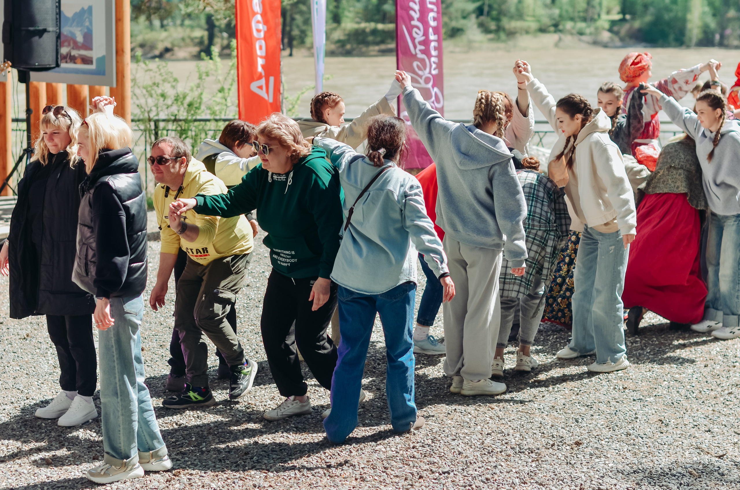 Фестиваль «Цветение Маральника на Алтае 2025». Фоторепортаж. Денисова Аля — фотограф для парных съемок и индивидуальных историй в Барнауле
