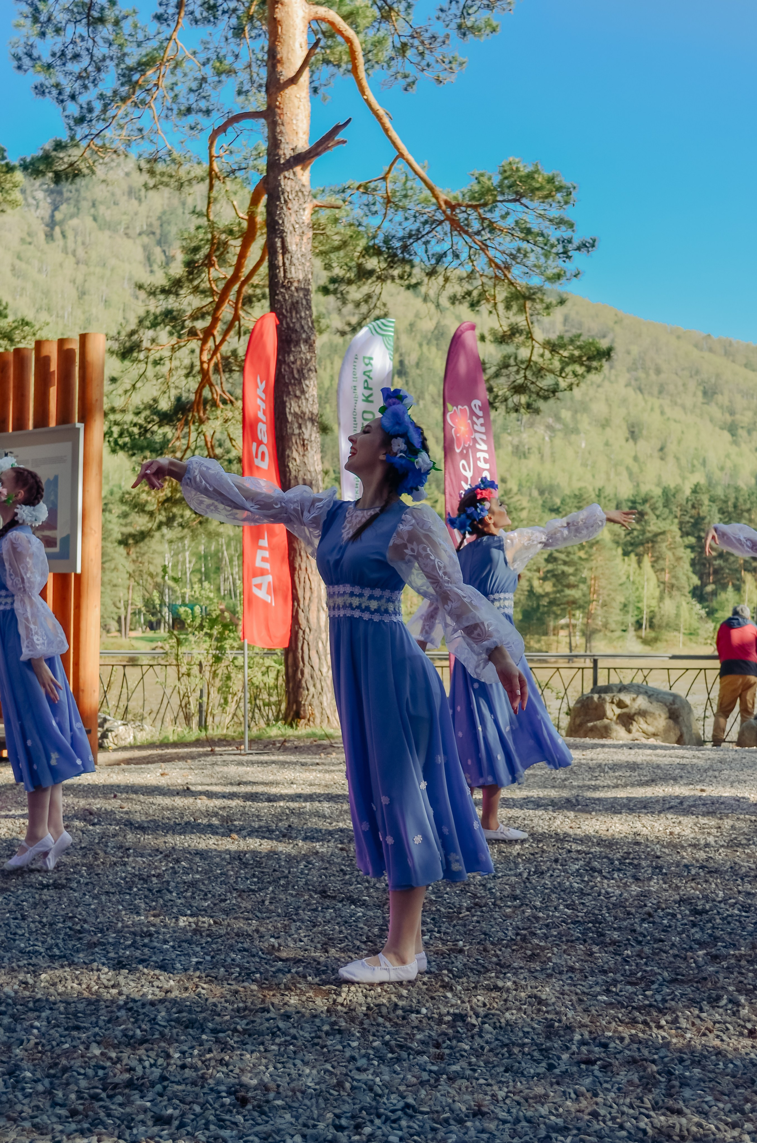 Фестиваль «Цветение Маральника на Алтае 2025». Фоторепортаж. Денисова Аля — фотограф для парных съемок и индивидуальных историй в Барнауле