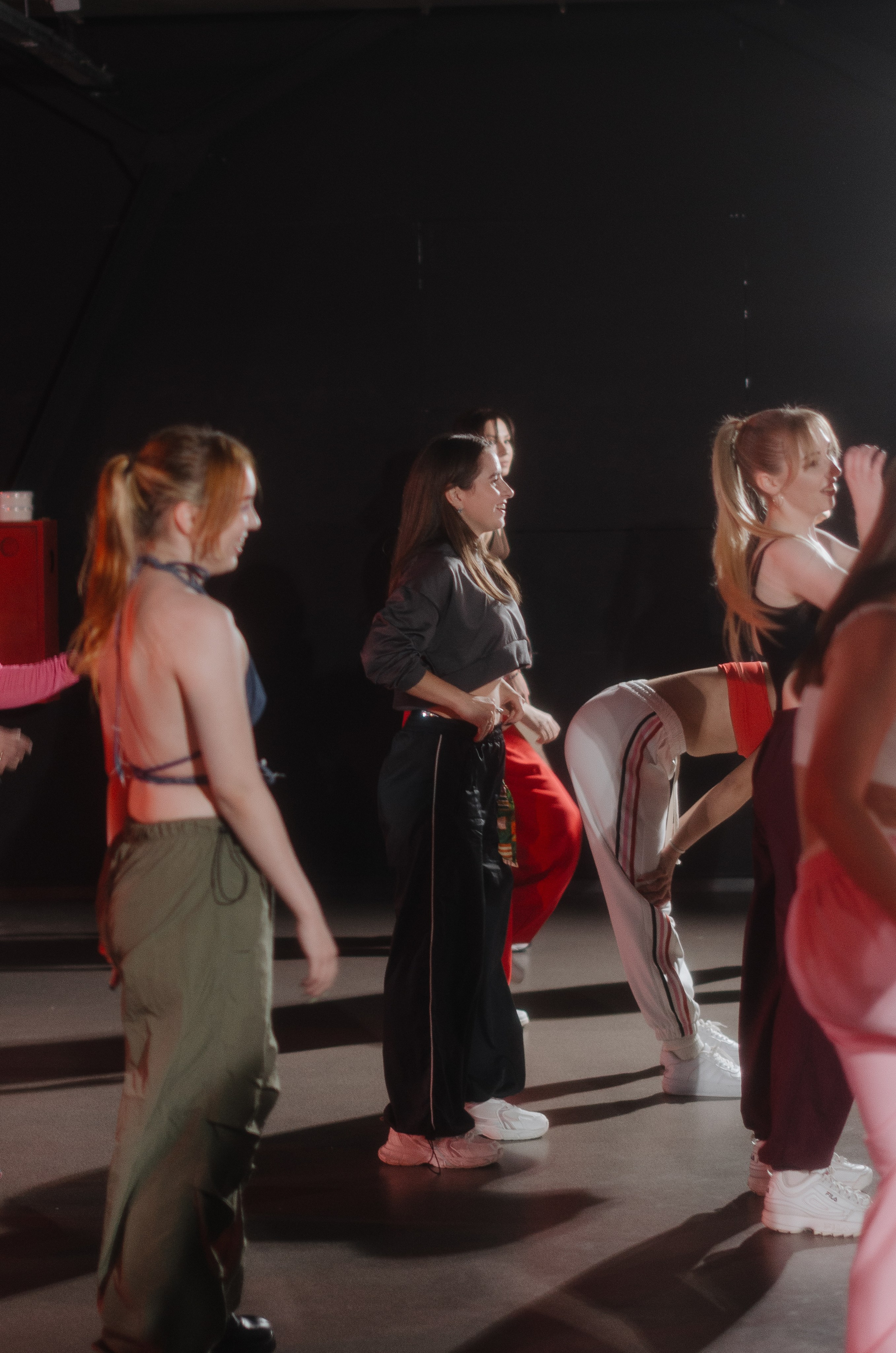 Мастер-классы по High Heels/Girly hip-hop от Оксаны ATTA. Денисова Аля — фотограф для парных съемок и индивидуальных историй в Барнауле