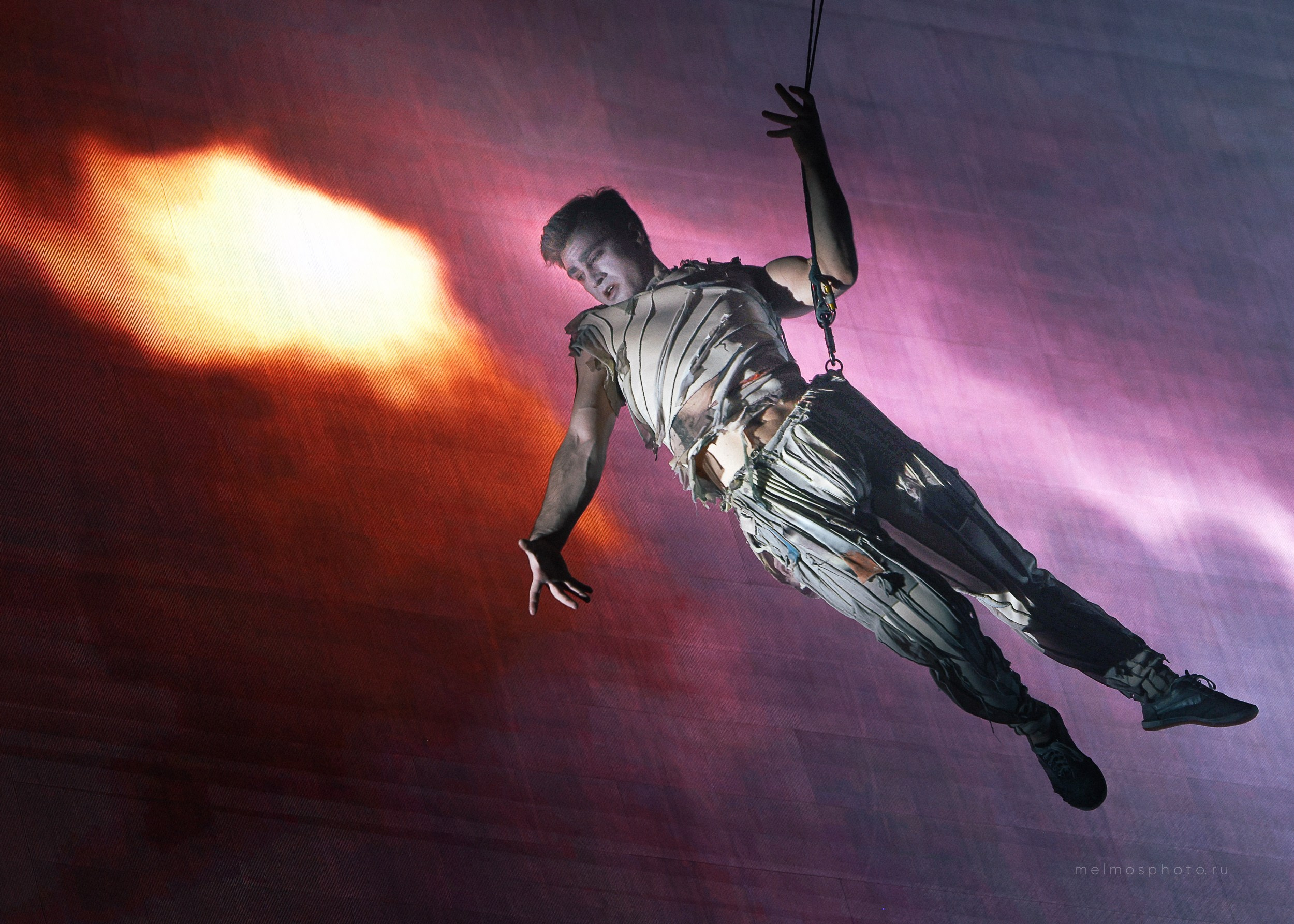 АНТИГРАВИТАЦИЯ. Репортажный, архитектурный, театральный и файн-арт фотограф Лена Мельникова в Москве