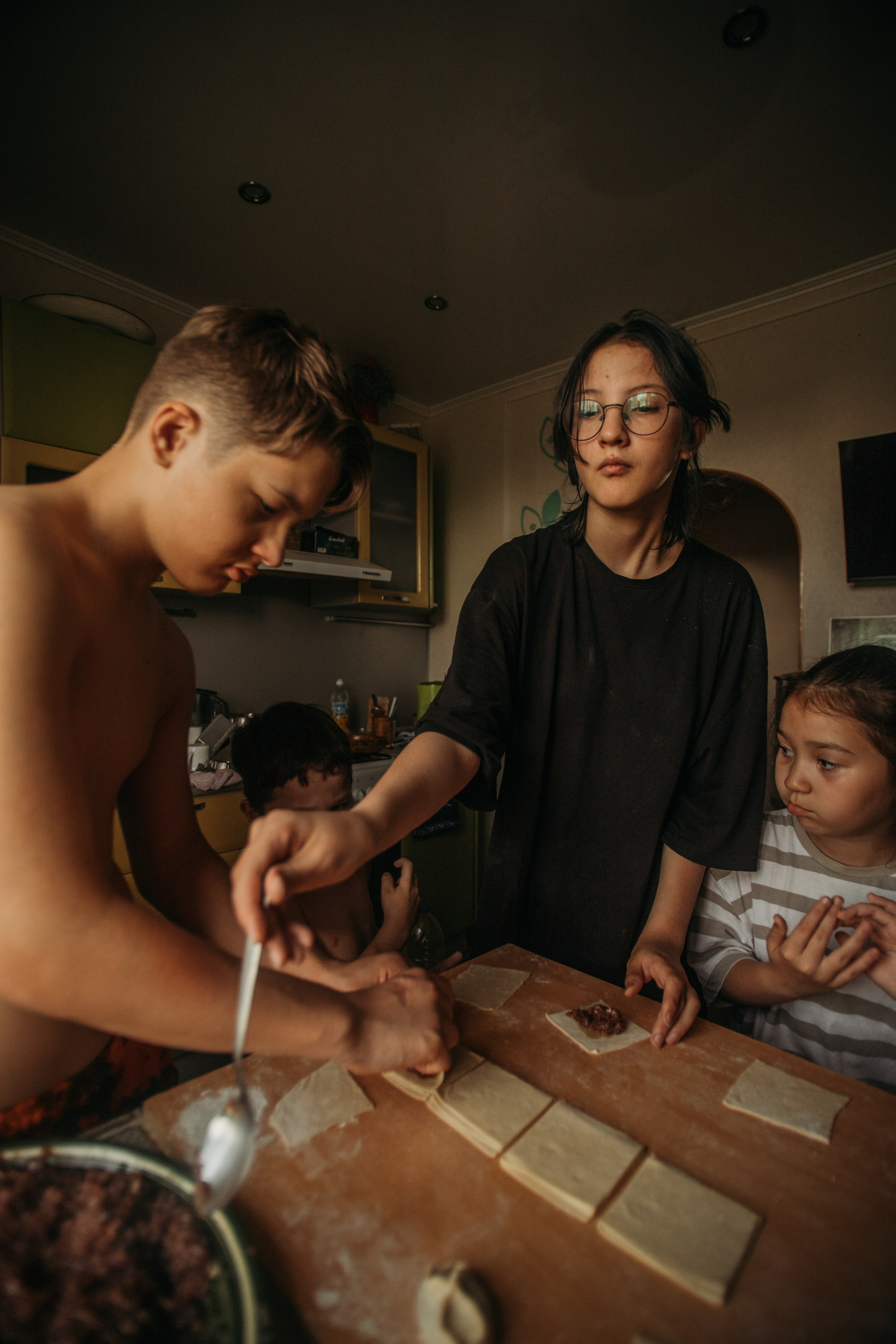 Домашняя фотосессия моей семьи. Венера Гайн. Репортажный фотограф  Тюмень. Обучение фотографии с 0