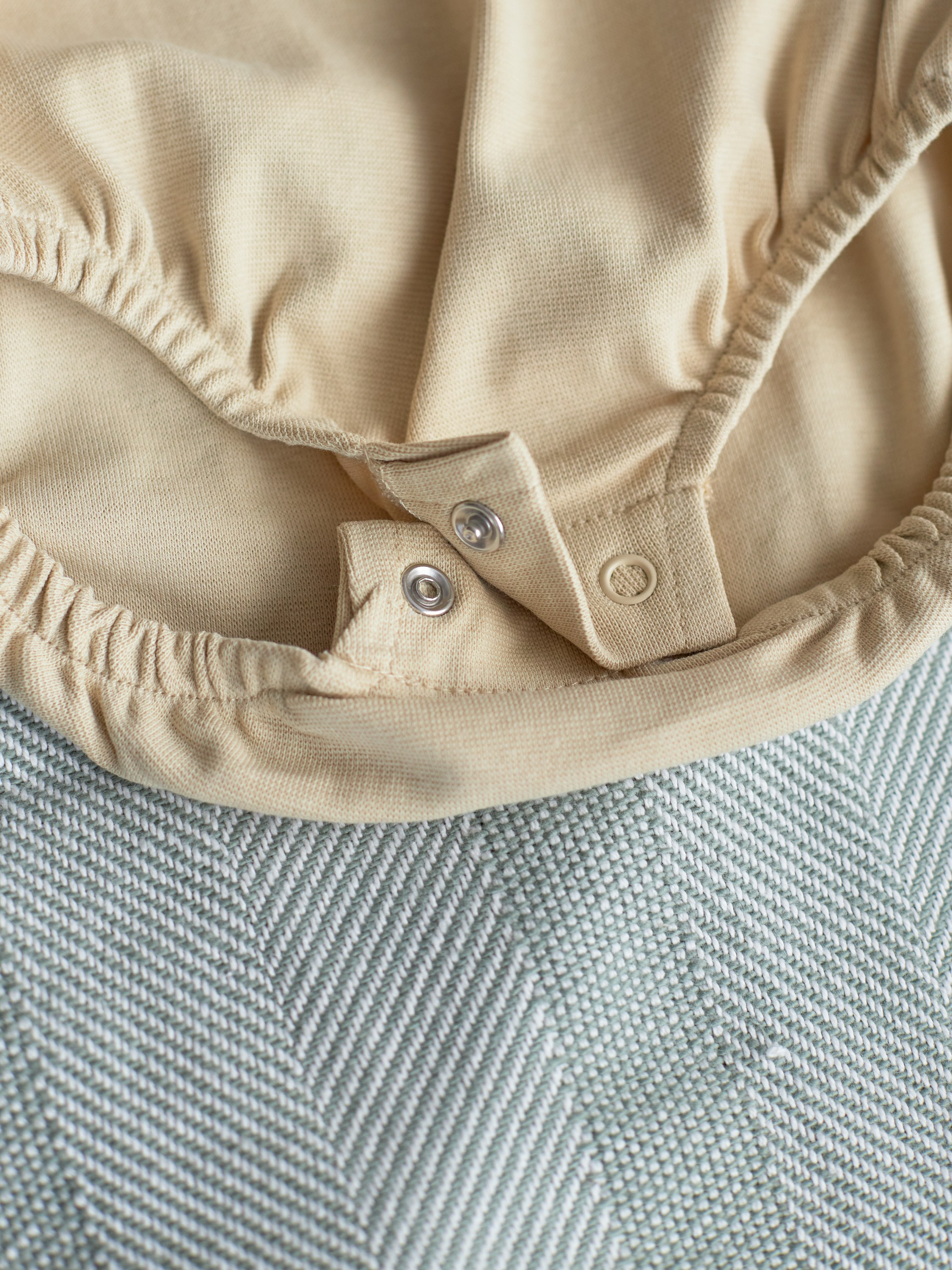 Фотосъемка детских боди Екатеринбург товары для малышей Wildberries ВБ Ozon предметка Екб заказать цена. Фотограф Екатеринбург Анастасия Жерновская | Маркетплейсы и нейрофото