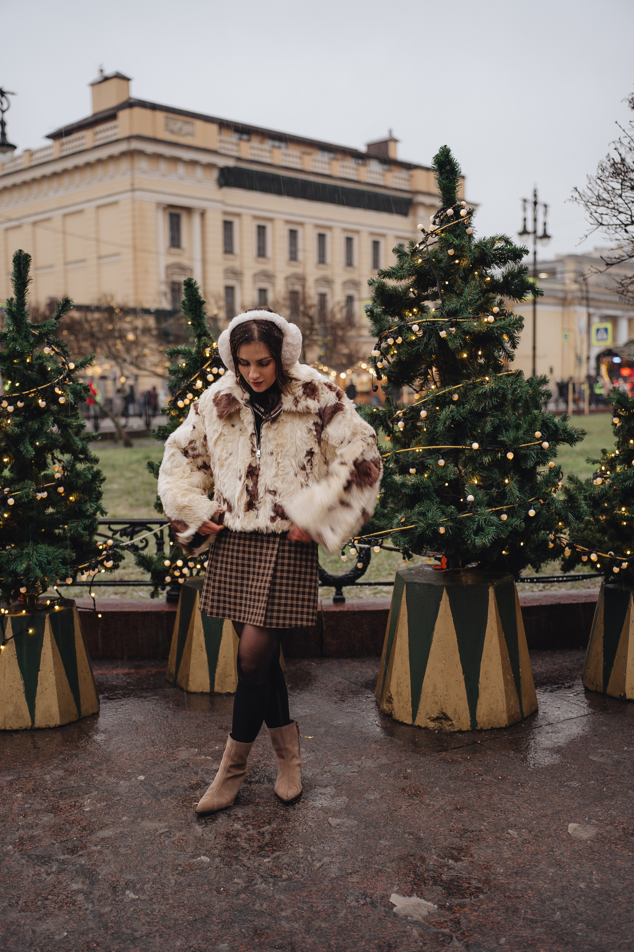 ПРОГУЛКА НА МАНЕЖНОЙ ПЛОЩАДИ ДЛЯ ДЕВУШКИ ПЕРЕД НОВЫМ ГОДОМ (НОВОГОДНЯЯ ФОТОСЕССИИЯ НА МАНЕЖНОЙ ПЛОЩАДИ). Профессиональный фотограф, Санкт-Петербург — Виктория Богомолова