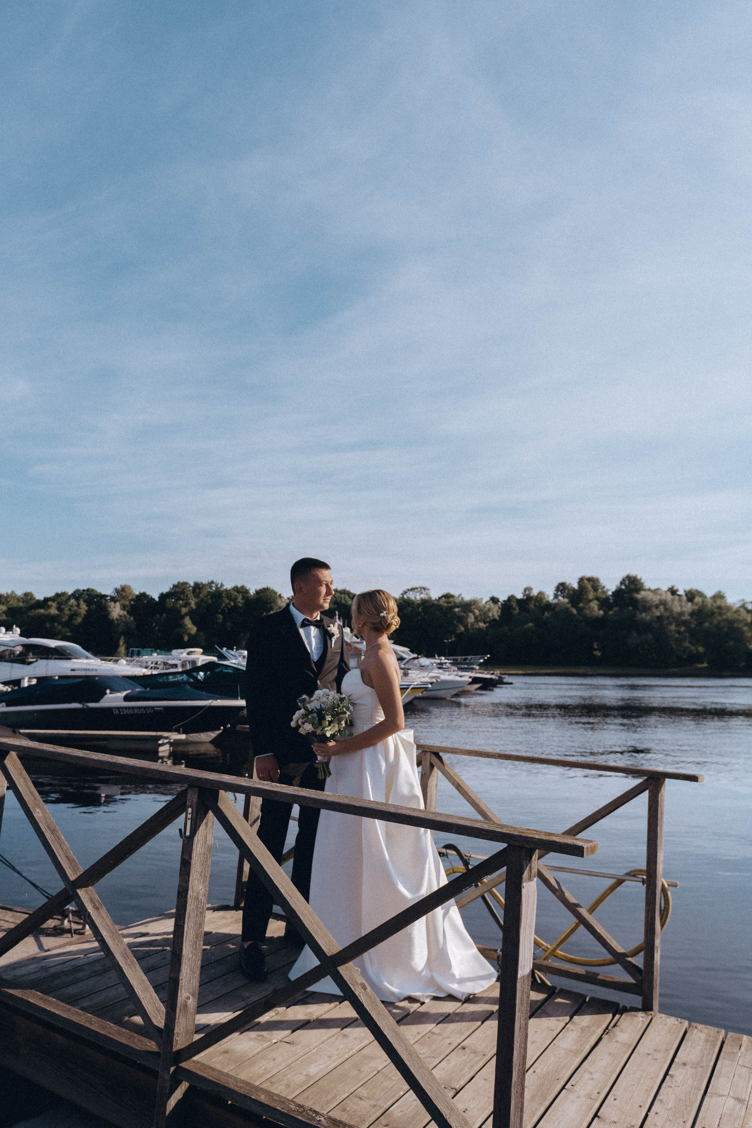 СВАДЕНБНАЯ СЬЕМКА НА КАТЕРЕ ПО КАНАЛАМ САНКТ-ПЕТЕРБУРГА И В АКВАТОРИИ НЕВЫ. Профессиональный фотограф, Санкт-Петербург — Виктория Богомолова