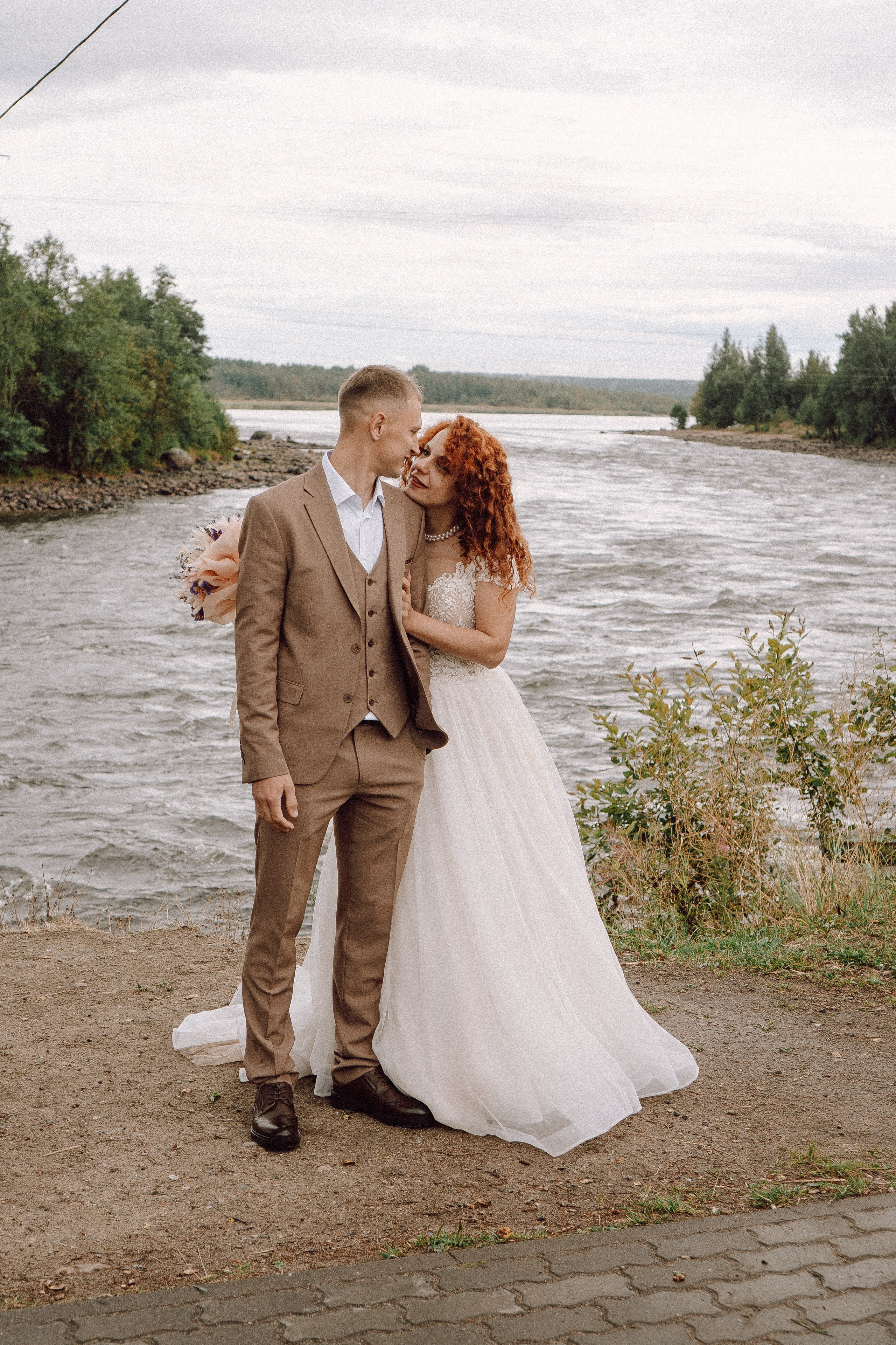 СВАДЕБНАЯ ФОТОСЕССИИЯ ПАРЫ В ГОРОДЕ ПРИОЗЕРСК В СОСНОВОМ ЛЕСУ И С ПИКАПОМ. Профессиональный фотограф, Санкт-Петербург — Виктория Богомолова