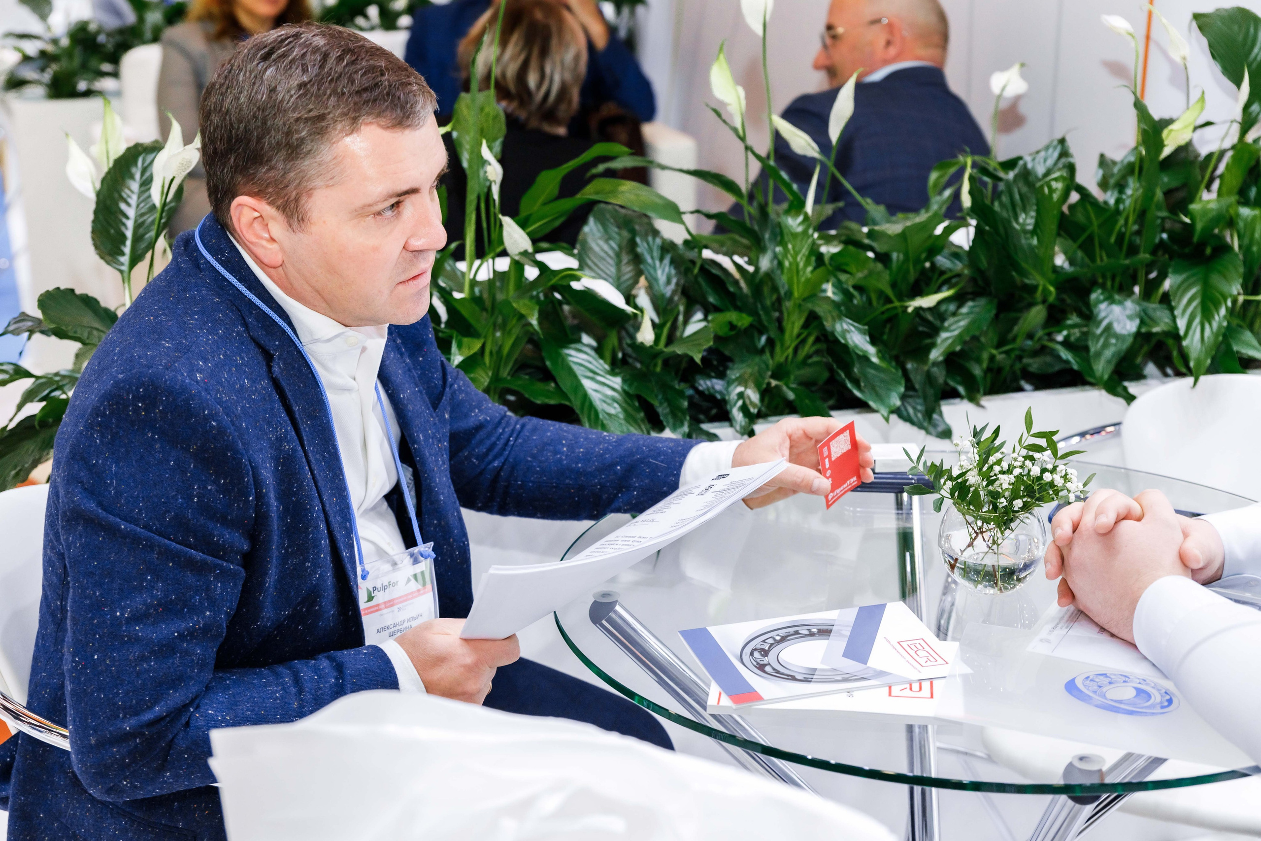 PulpFor, Работа стенда ОБФ (Объединенные бумажные фабрики). Репортажный фотограф в Москве Сергей Мирошников