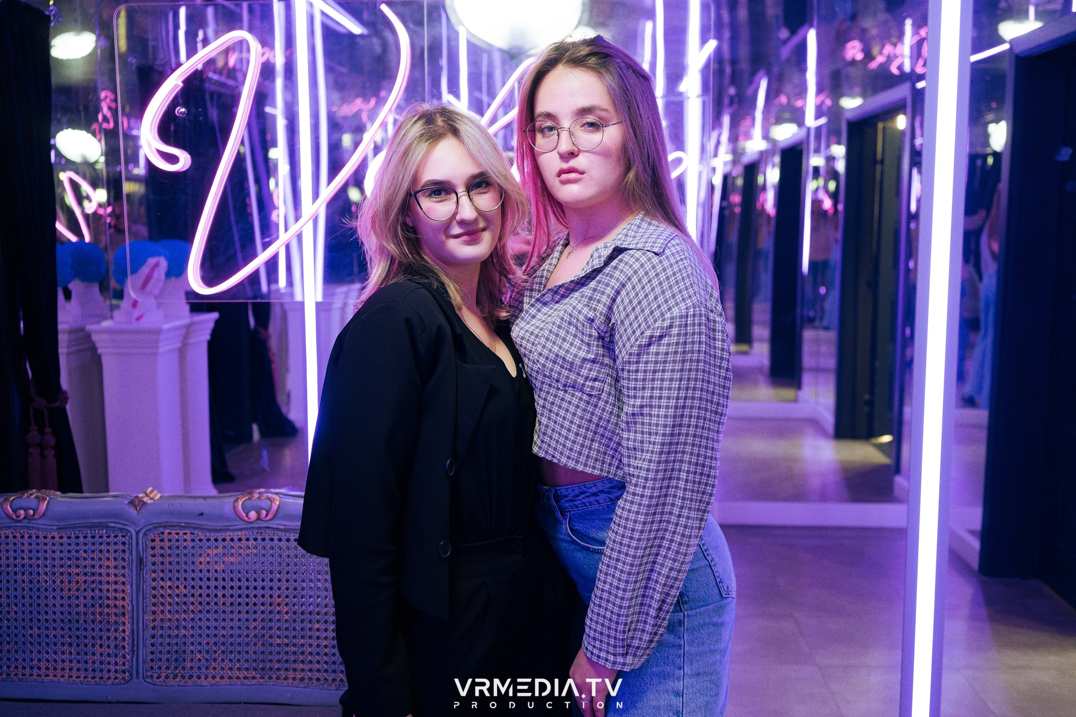 Dance в караоке-баре «Volna»