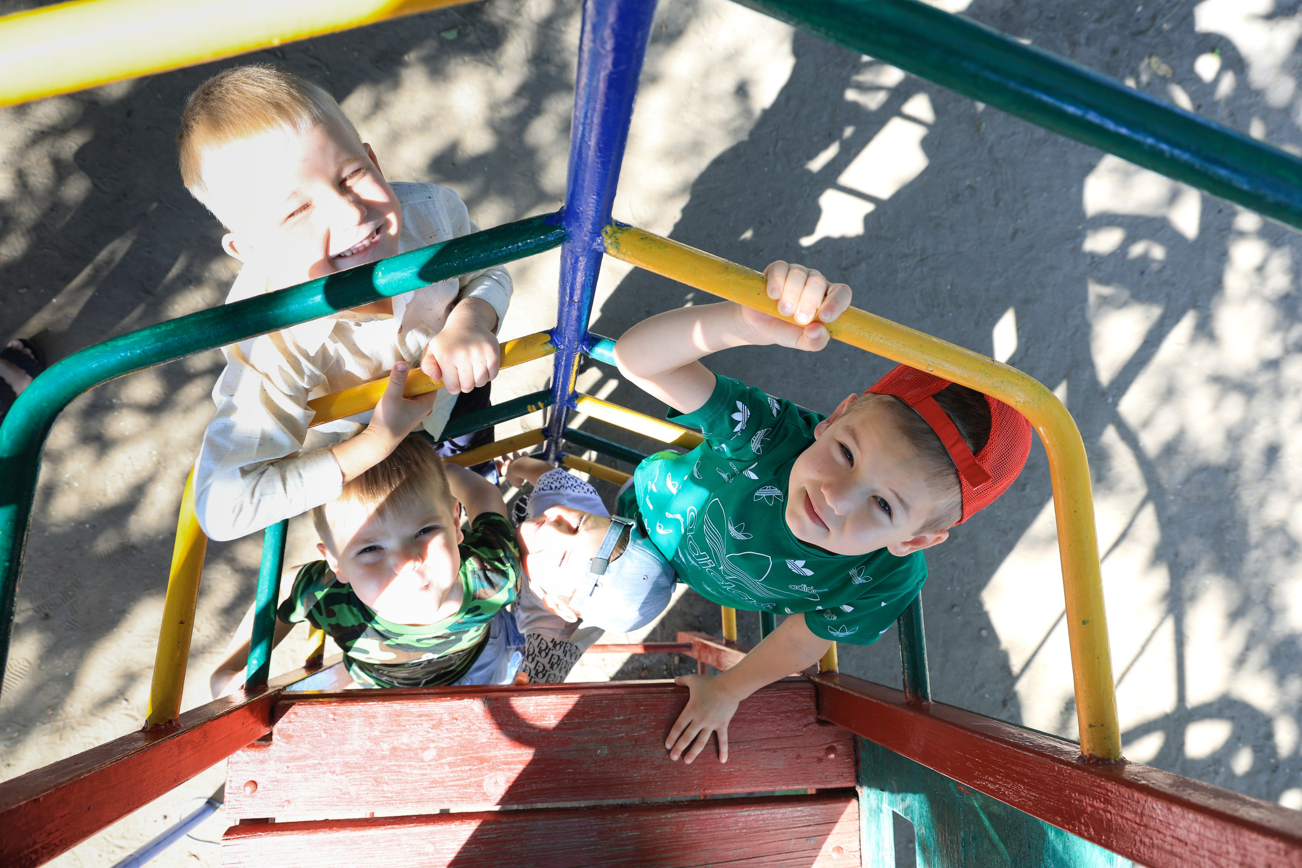 Выпускные съемки «Детский сад» Групповые фото. «ФотоЛерия» ФОТОГРАФ ВЫПУСКНЫЕ АЛЬБОМЫ