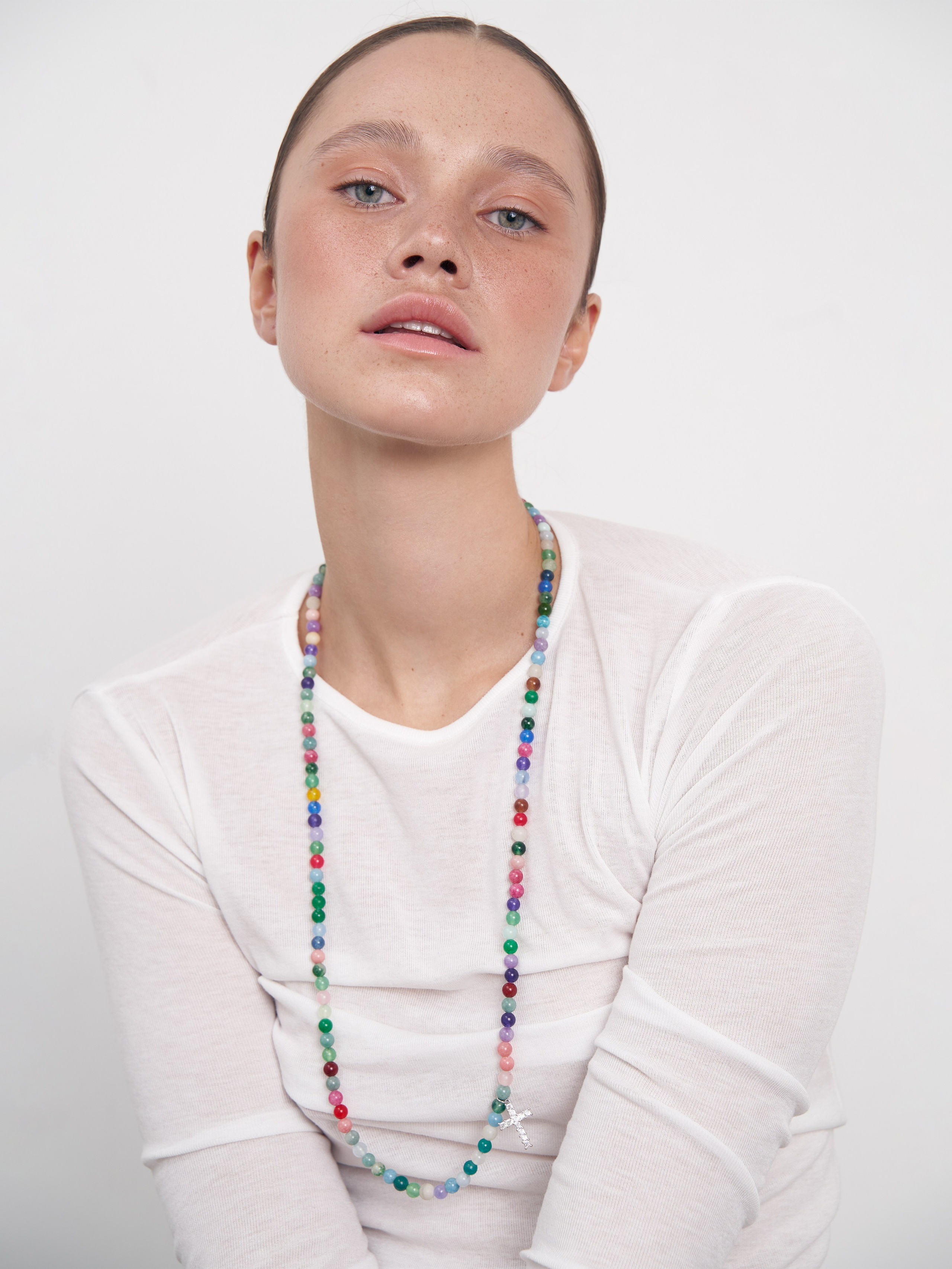 Стильная фотосъемка украшений на модели