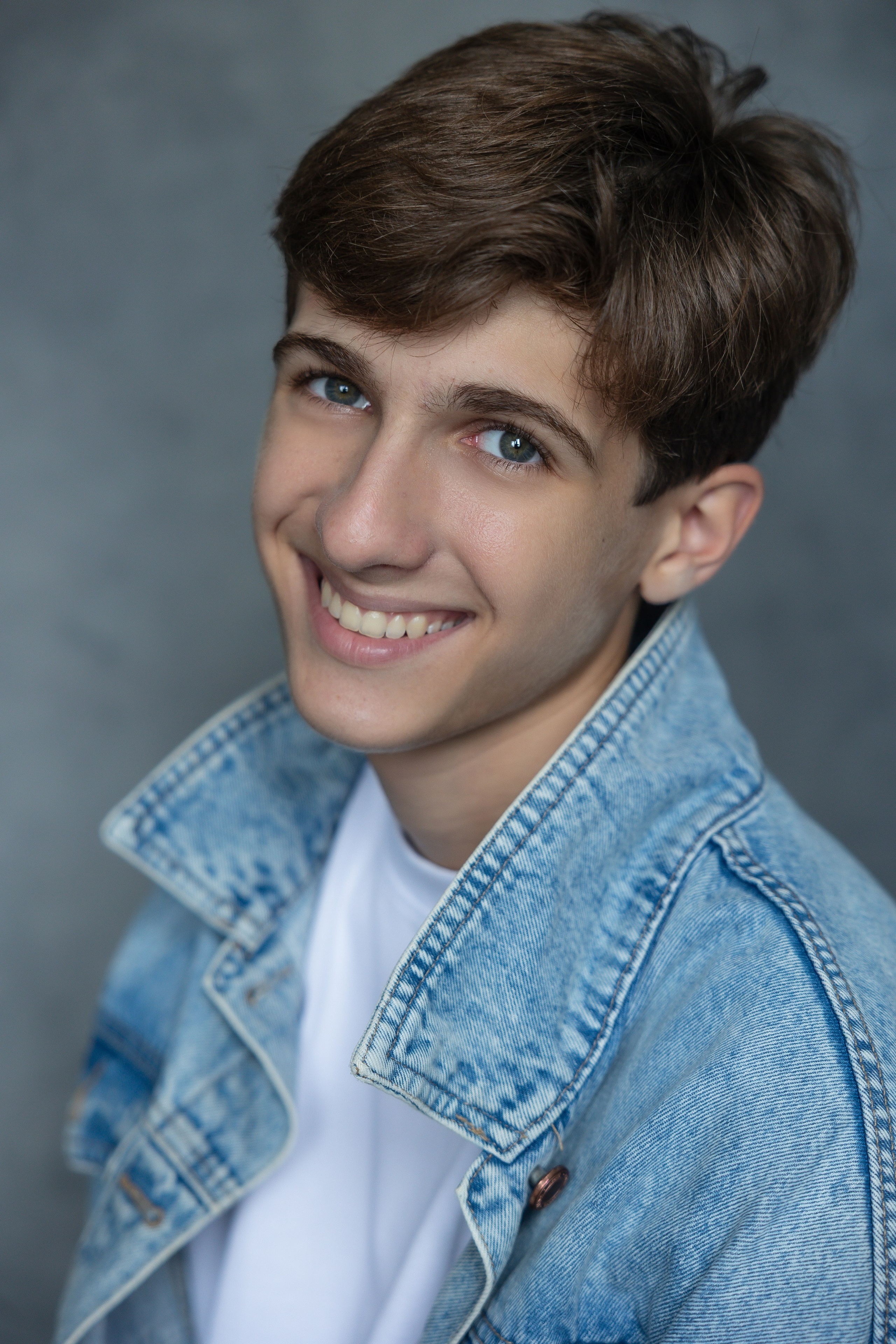 АРТЁМ. Я фотограф из Москвы к Вашим услугам