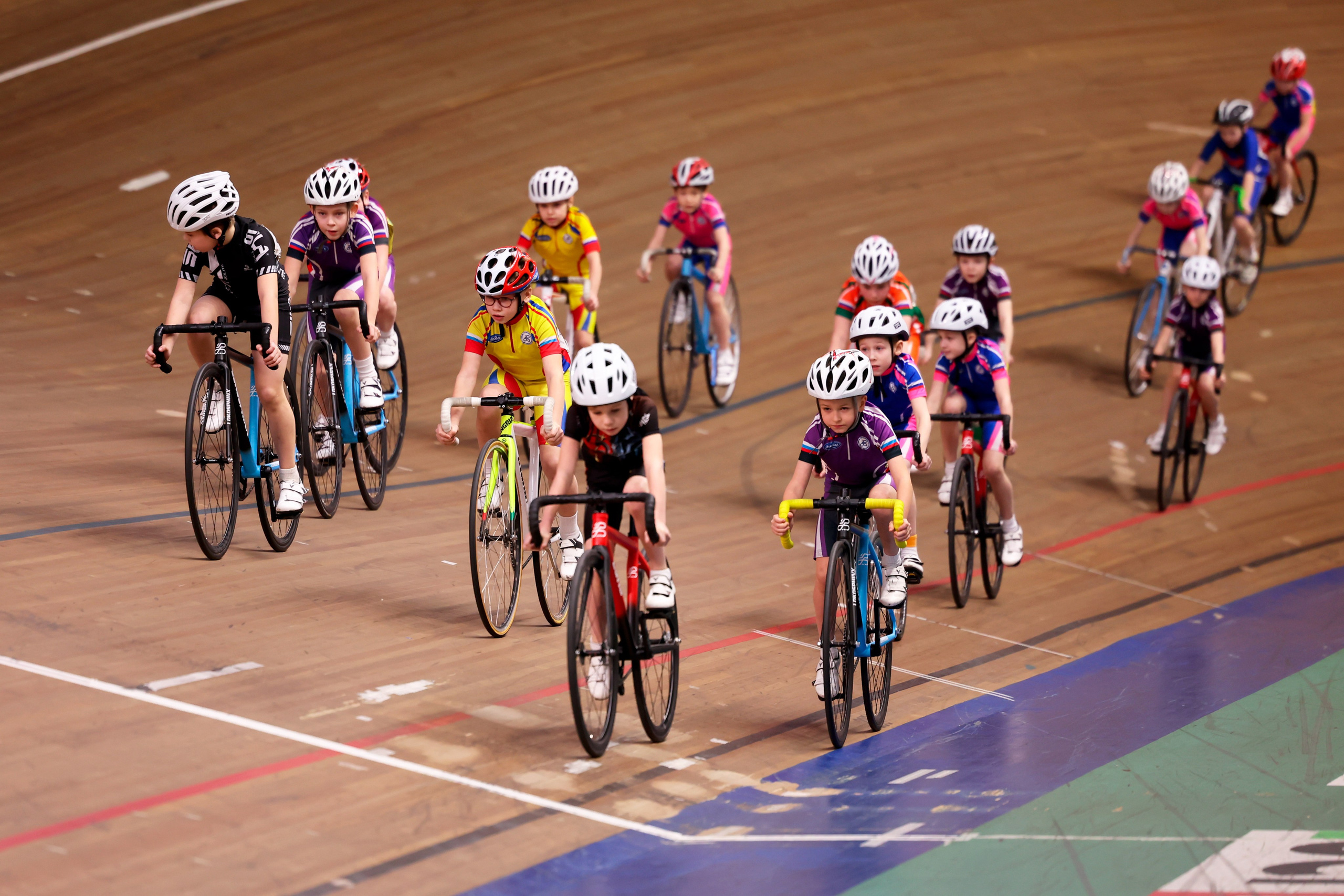 Пятый этап Региональных соревнований по велоспорту на треке (Гит, Скретч) 15.03.2025. Спортивный и репортажный фотограф Антон Тереханов