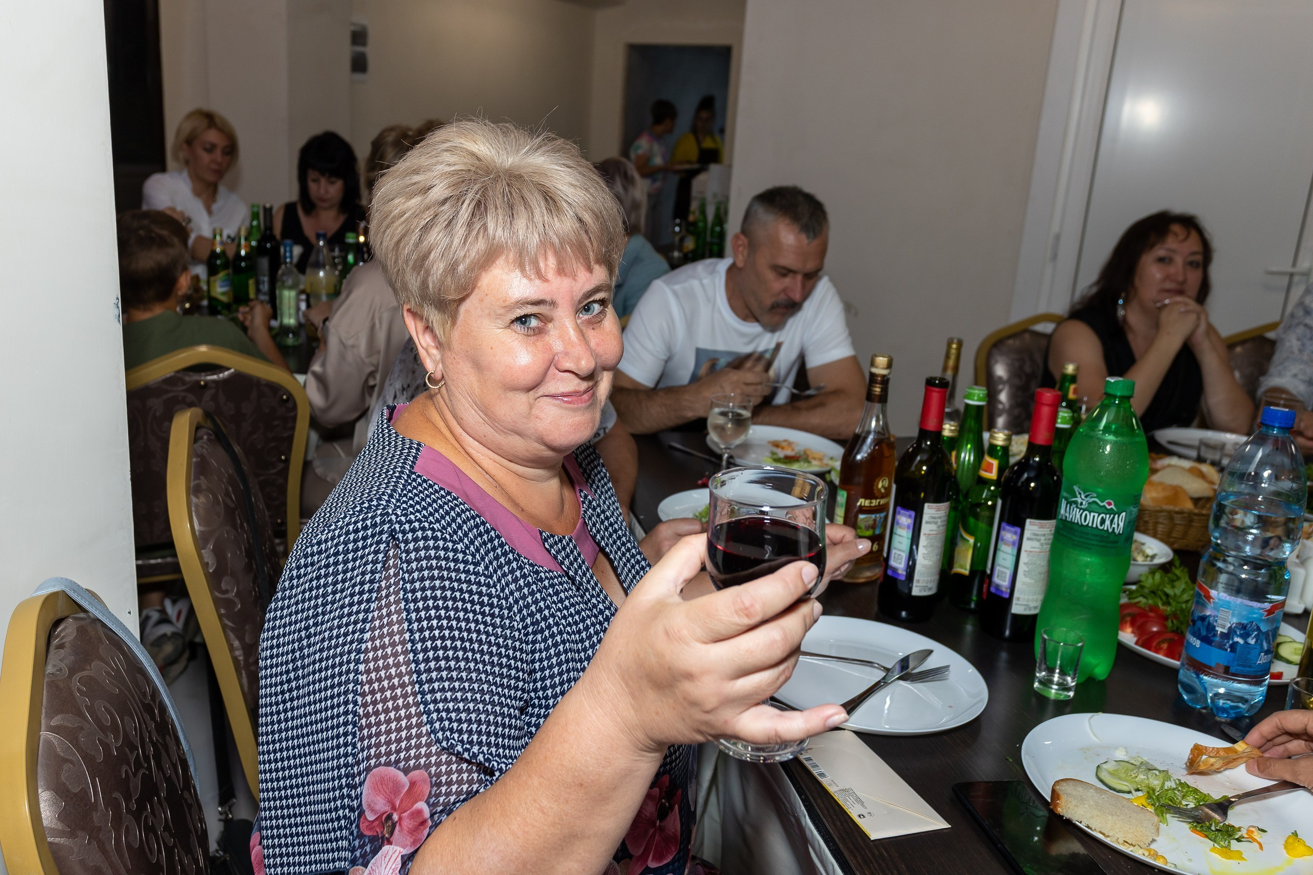 Вручение аттестата и выпускной вечер. Выпускные альбомы Майкоп, Краснодар Елена Золотарева