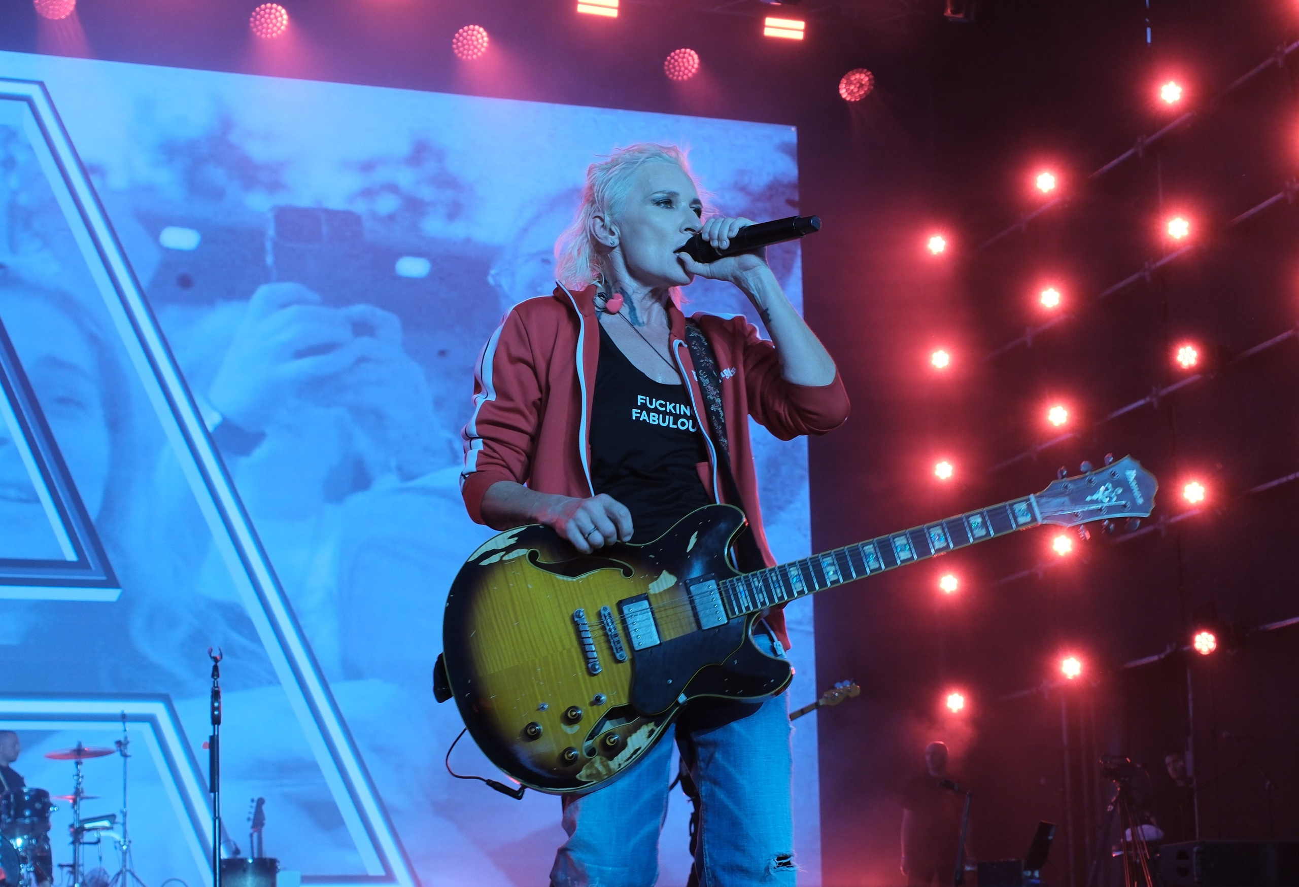 Диана Арбенина (группа «Ночные снайперы») — Москва, МТС Live Лето 2024. RedGeek - блогер и стручњак за образовање и ИТ Кирил Ситнов