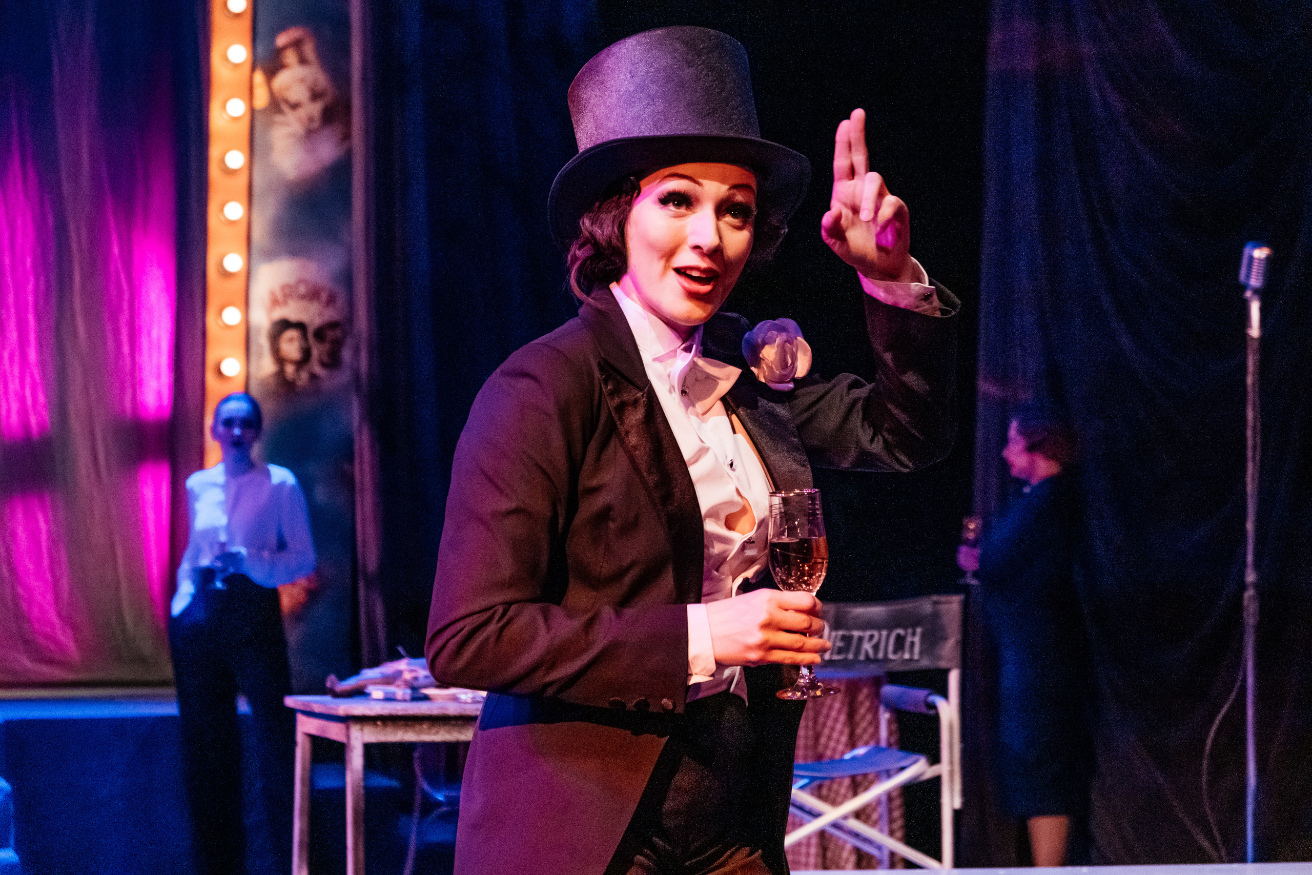 Марлен. Не смотри на других, смотри внутрь себя