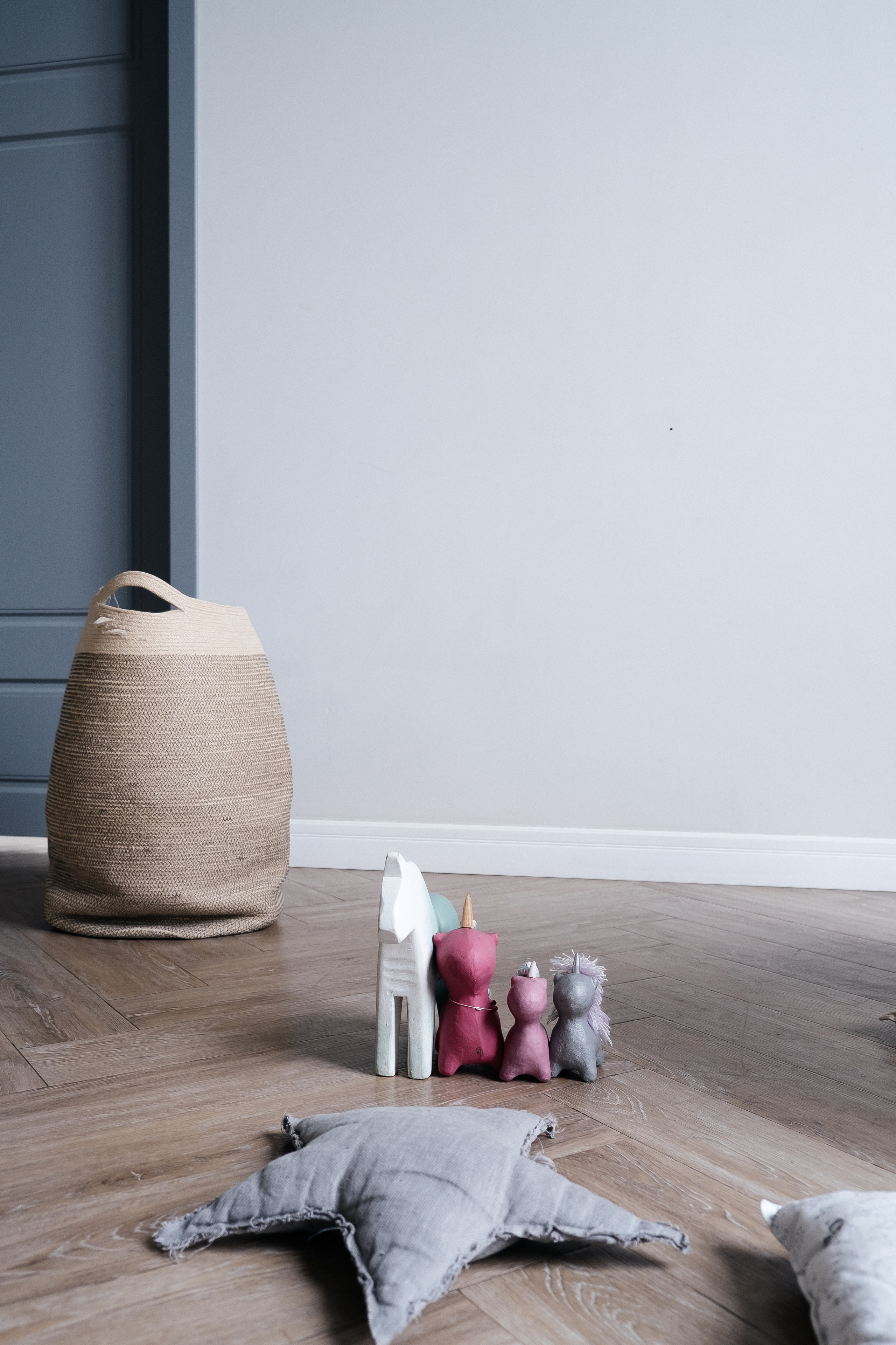 Катя и семья (сканди). Не смотри на других, смотри внутрь себя