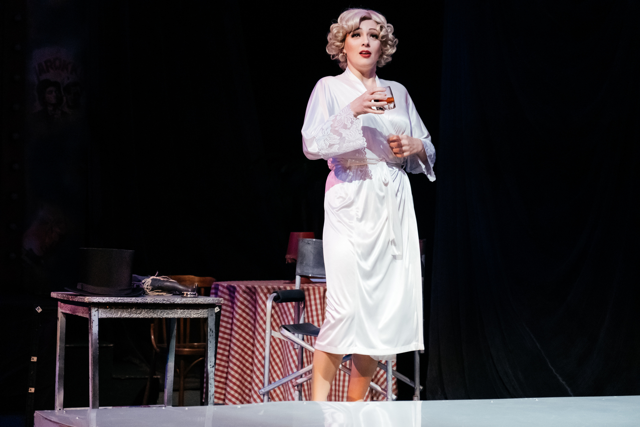 Марлен. Не смотри на других, смотри внутрь себя