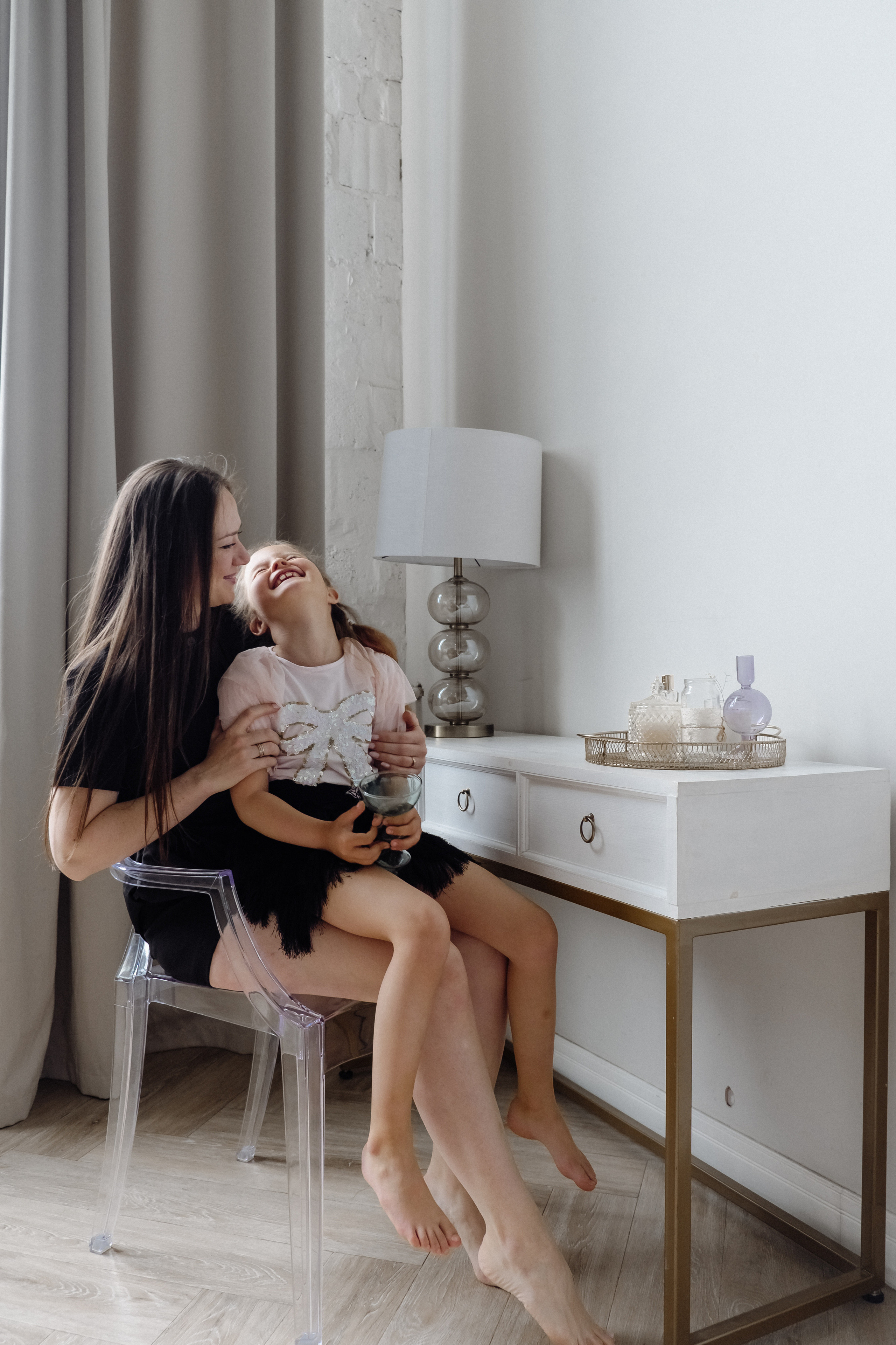 Катя и семья (сканди). Не смотри на других, смотри внутрь себя