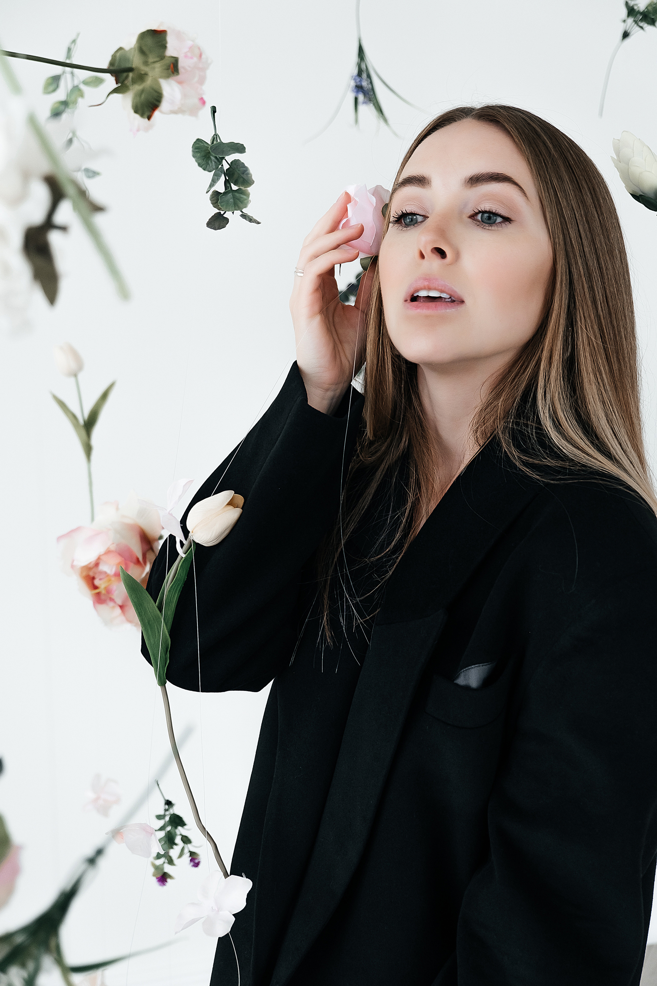 Марина. Не смотри на других, смотри внутрь себя