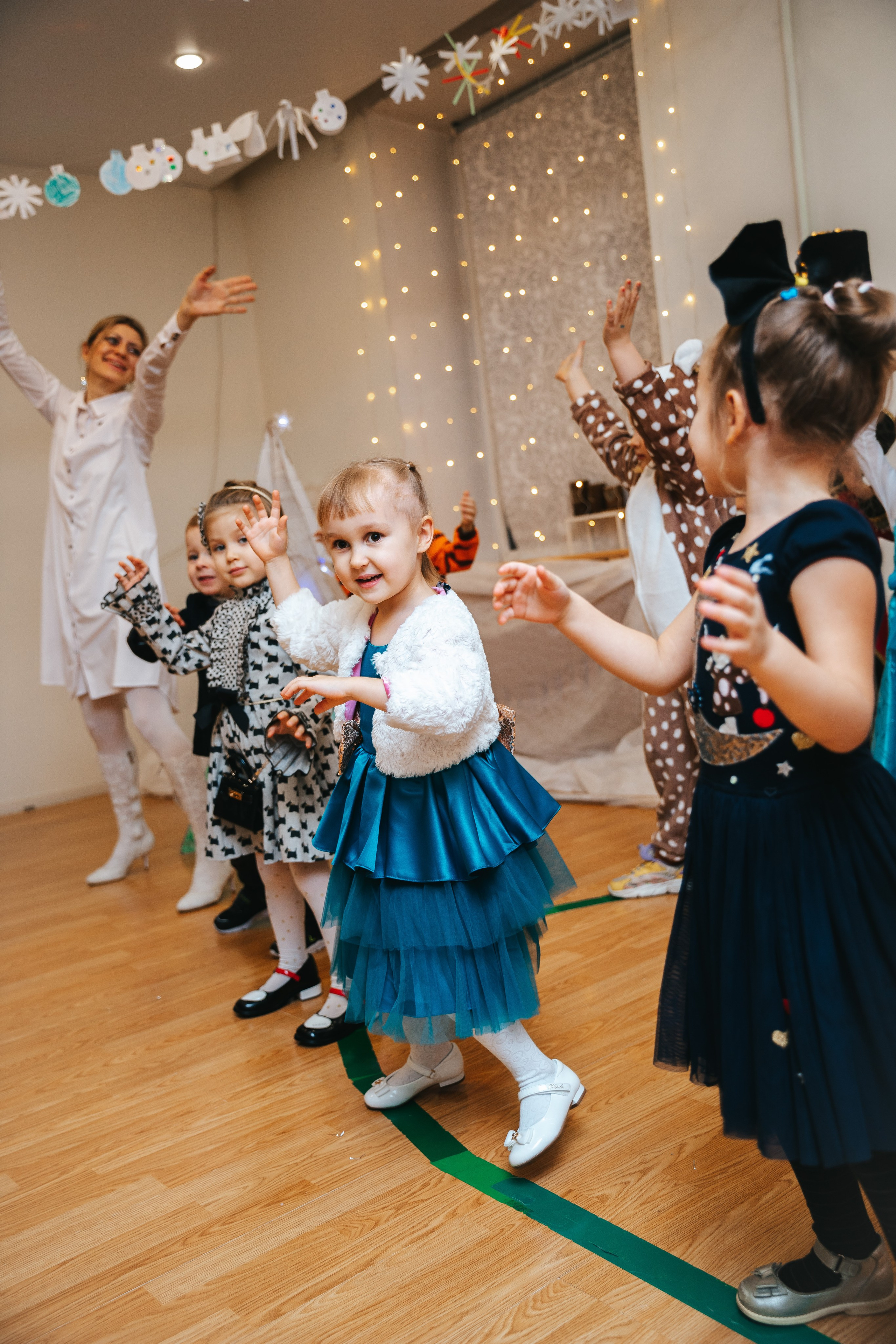 Новогодний утренник в Монтессори-садике. Семейный lifestyle фотограф в Санкт-Петербурге Людмила Пахомова