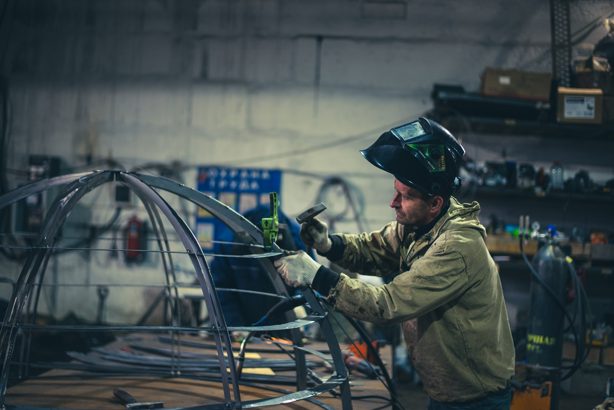 Тех обслуживание нерудных карьеров, строительство ангаров, промышленное строительство, токарные работы, ремонт установок, сеялок, грохотов,. Rystemys Picture