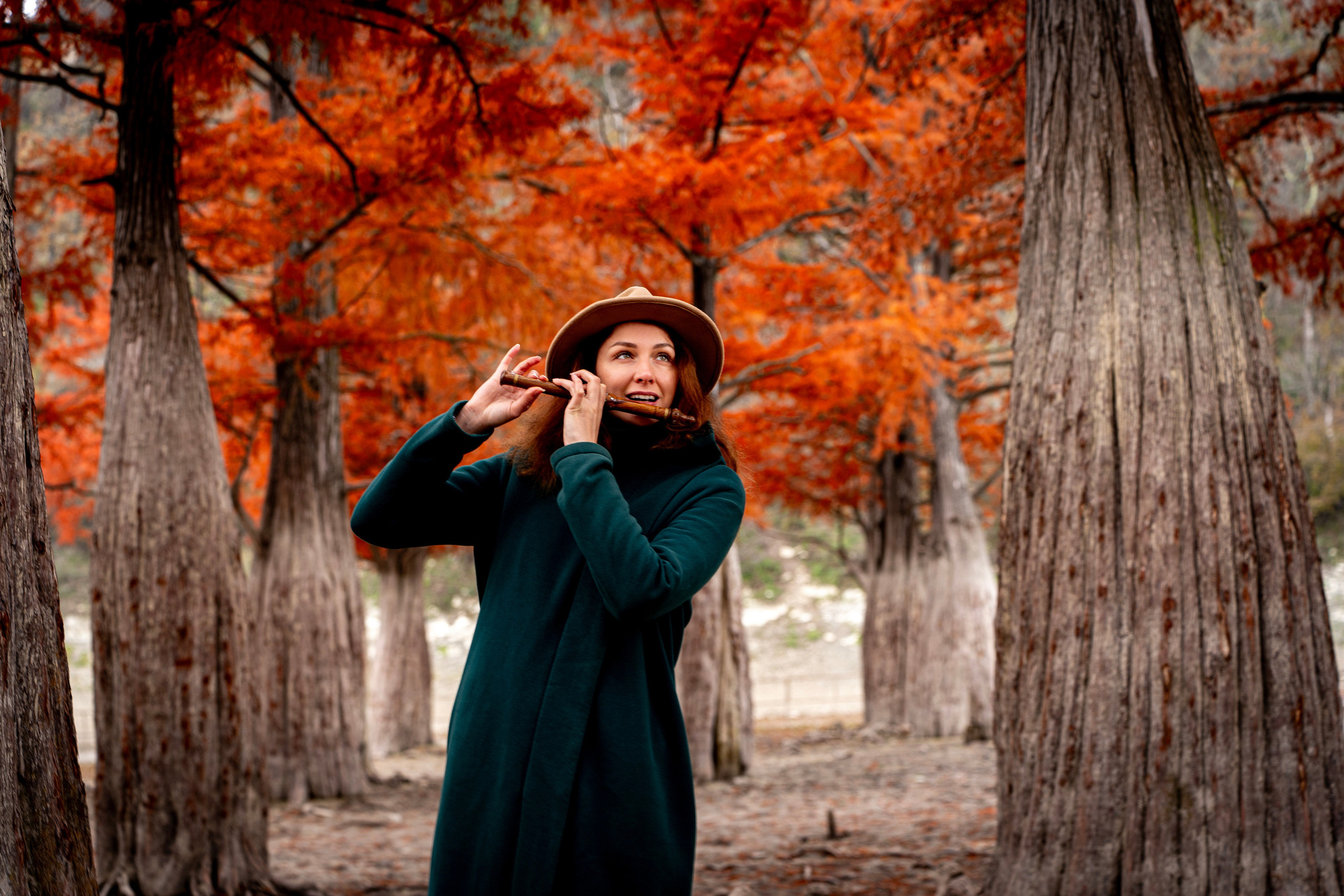 Осенняя фотосессия в Анапе — яркие кипарисы. Семейный и детский фотограф Екатерина Черняева. Снимаю портреты, love story, фотопрогулки, работаю на улице, в кафе, студии, дома у клиента