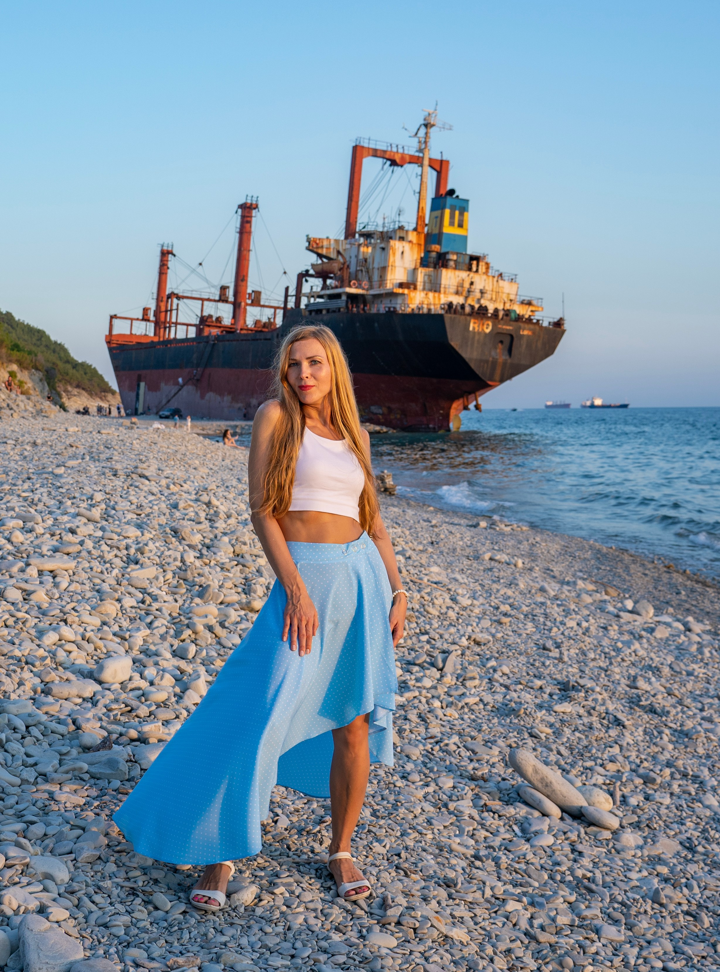 Фотосессия в Кабардинке — поход к сухогрузу Рио. Семейный и детский фотограф Екатерина Черняева. Снимаю портреты, love story, фотопрогулки, работаю на улице, в кафе, студии, дома у клиента