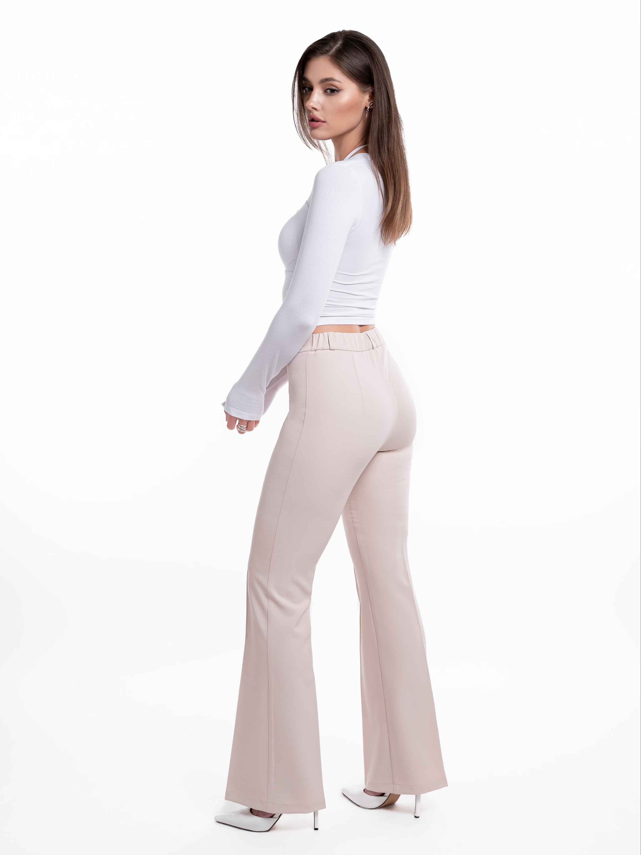 Классические брюки + белый фон+интерьер. Предметный фотограф, фото для маркетплейсов Пятигорск, КМВ